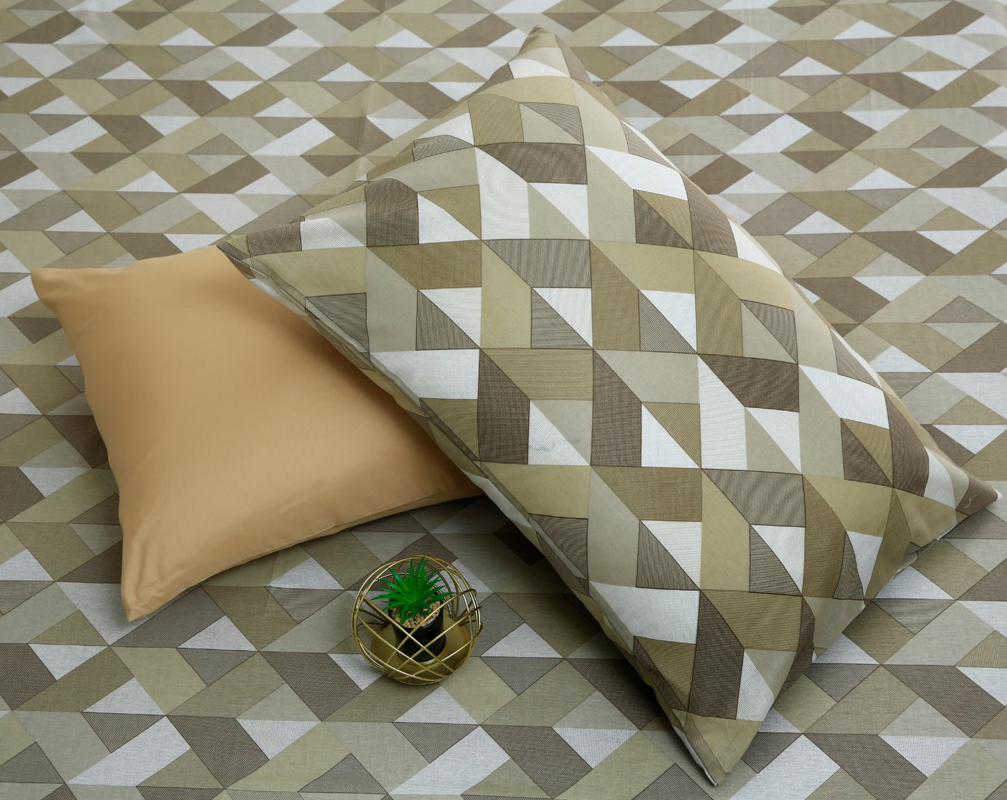 8 PCs Winter Comforter Set-Beige Triangle