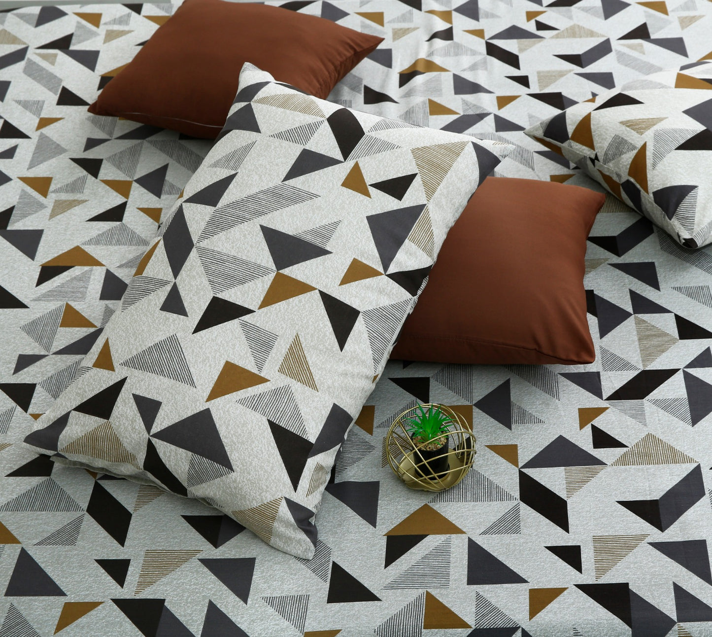 8 PCs Winter Comforter Set-Brown Triangle Comforters Apricot