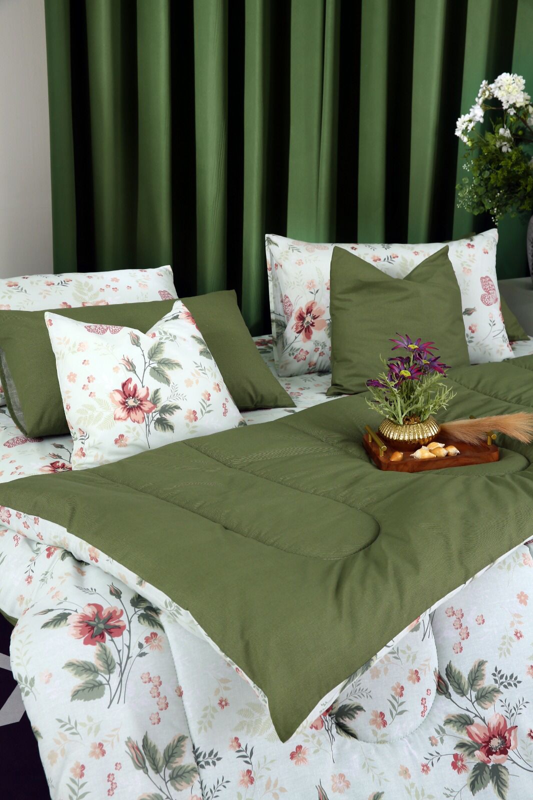 8 PCs Winter Comforter Set-Rosa
