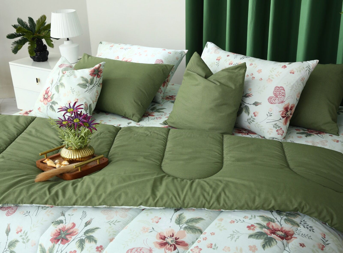 8 PCs Winter Comforter Set-Rosa