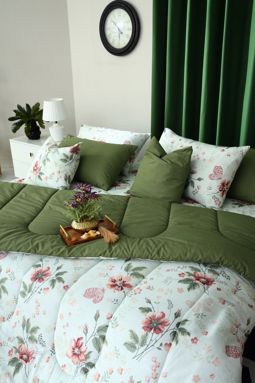 8 PCs Winter Comforter Set-Rosa