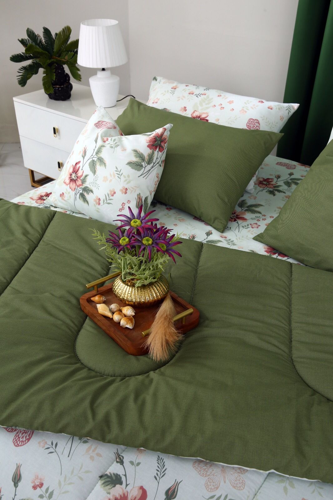 8 PCs Winter Comforter Set-Rosa