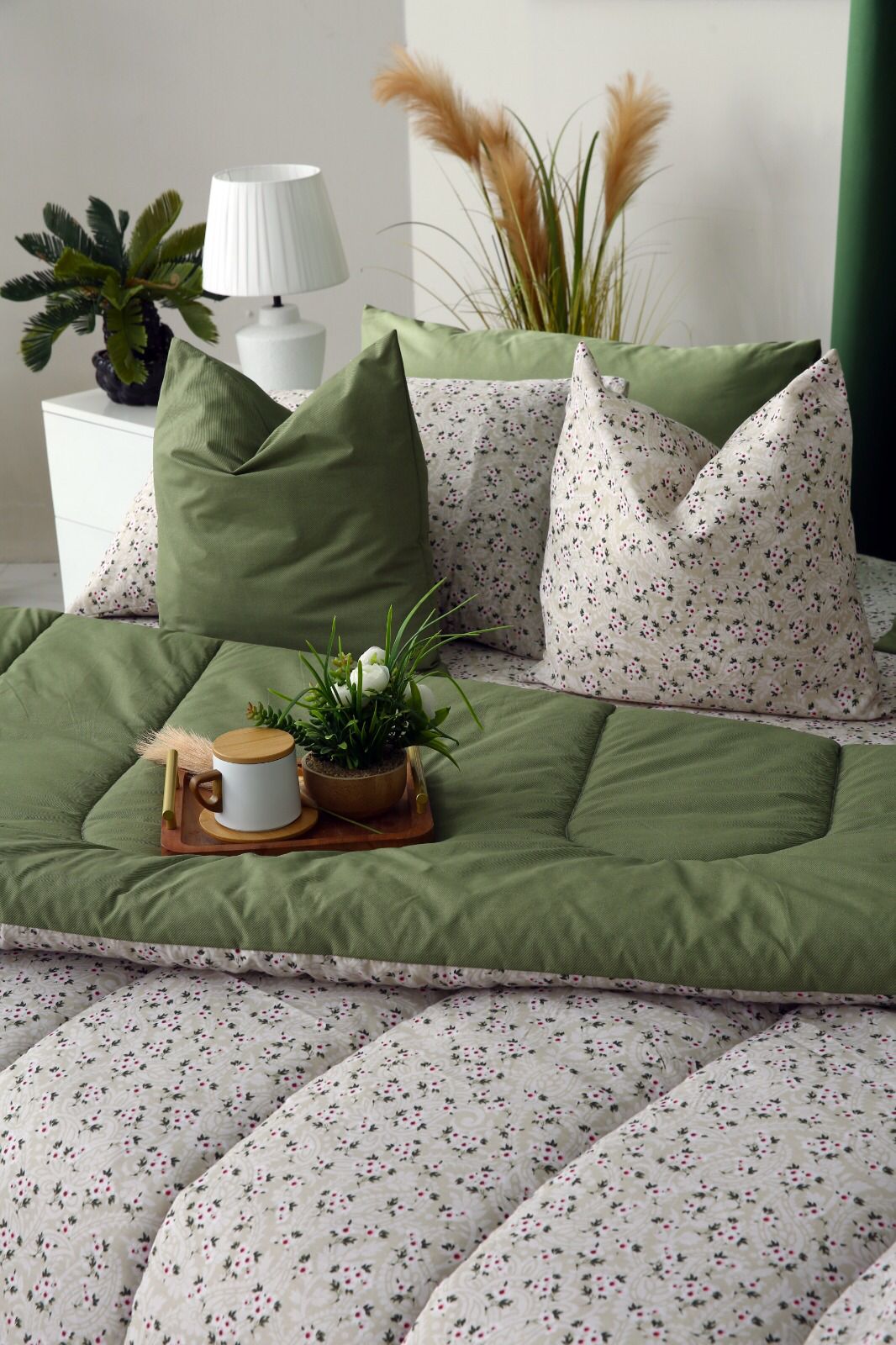 8 PCs Winter Comforter Set-Tiny Flowers
