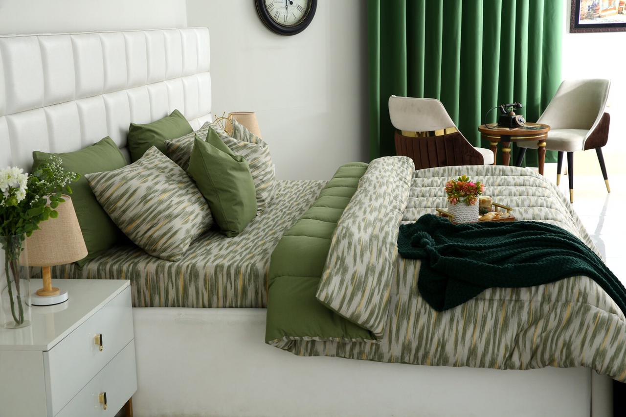 8 PCs Winter Comforter Set-Dense