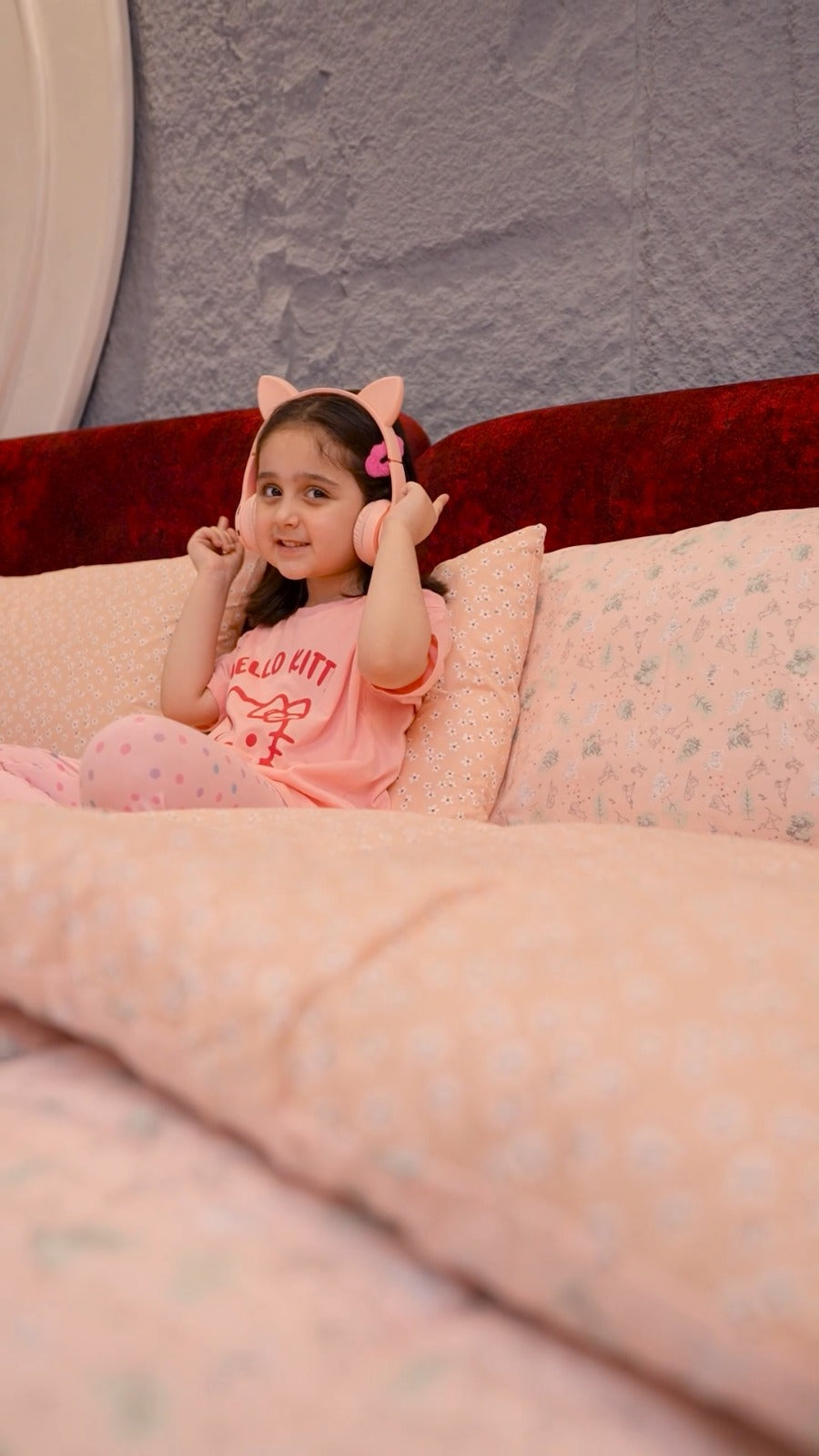 5 PCs Single Kids Comforter Set-Animal Gang Comforters Apricot