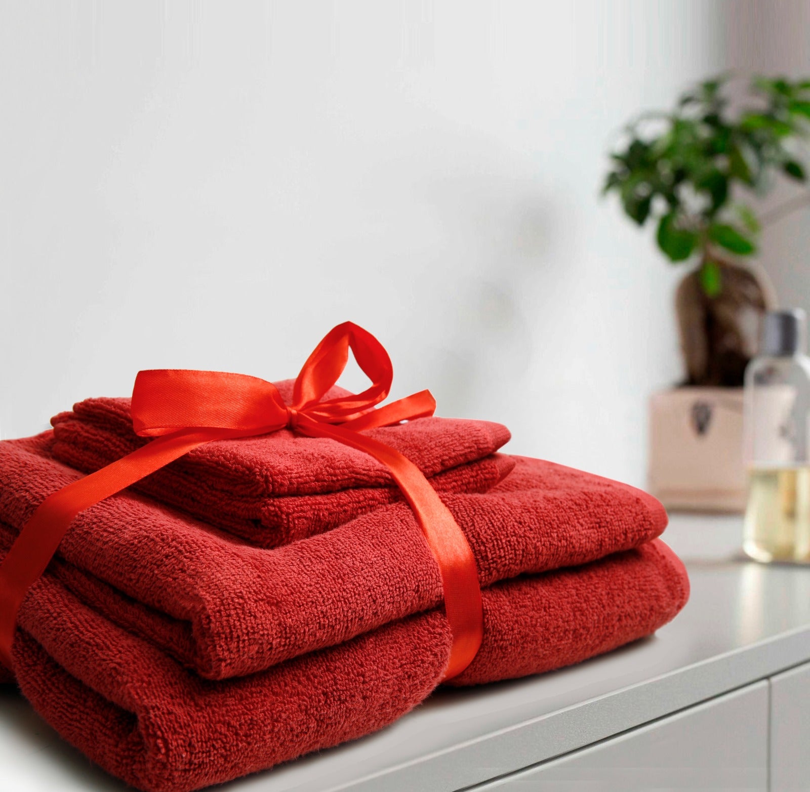 4 PCs Towel Pack- Red Bath Towels & Washcloths Apricot   