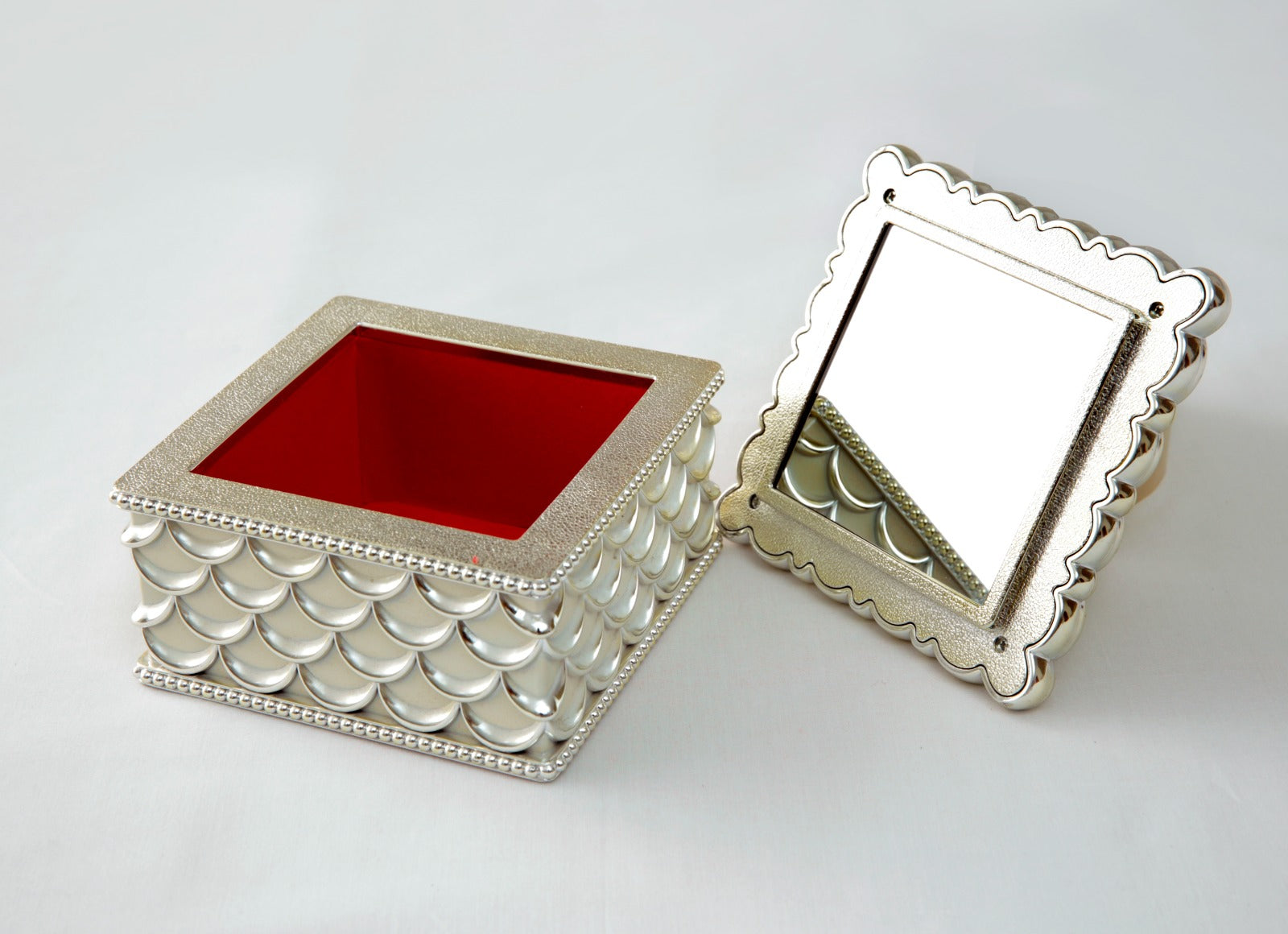 Vintage Design Treasure Jewelry Box-Square Cosmetic Organizer Apricot   