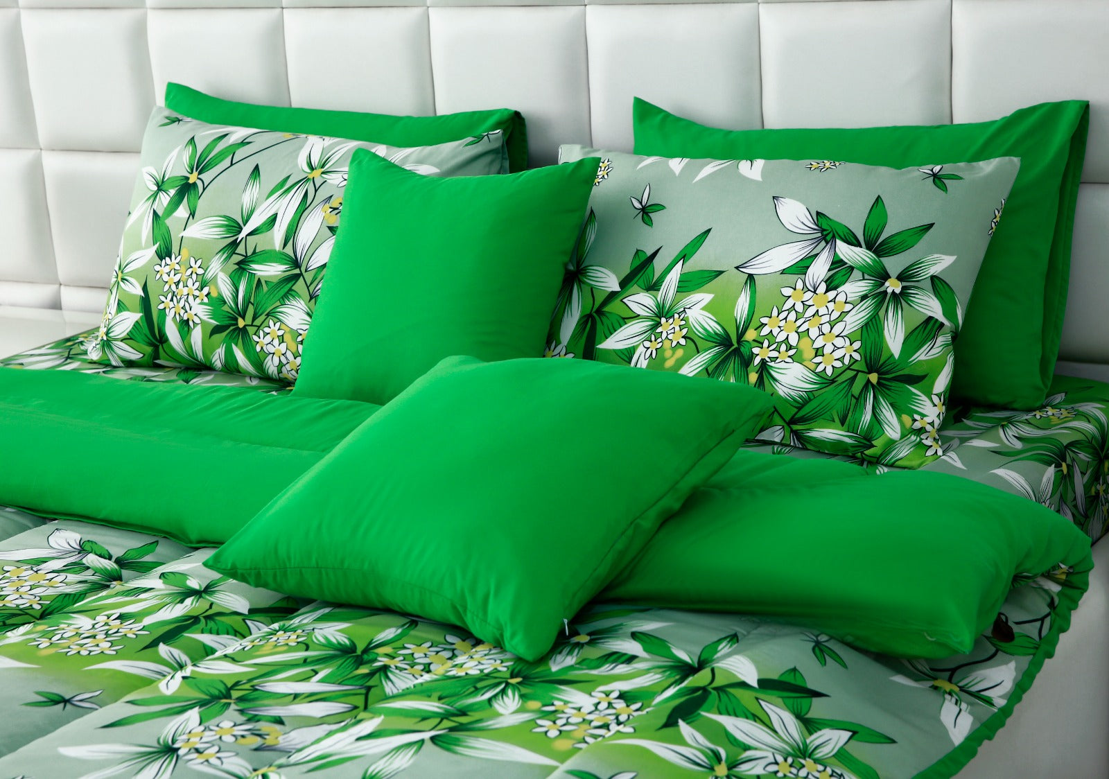 8 PCs Winter Comforter Set-15011-Green Gold Comforters Apricot   