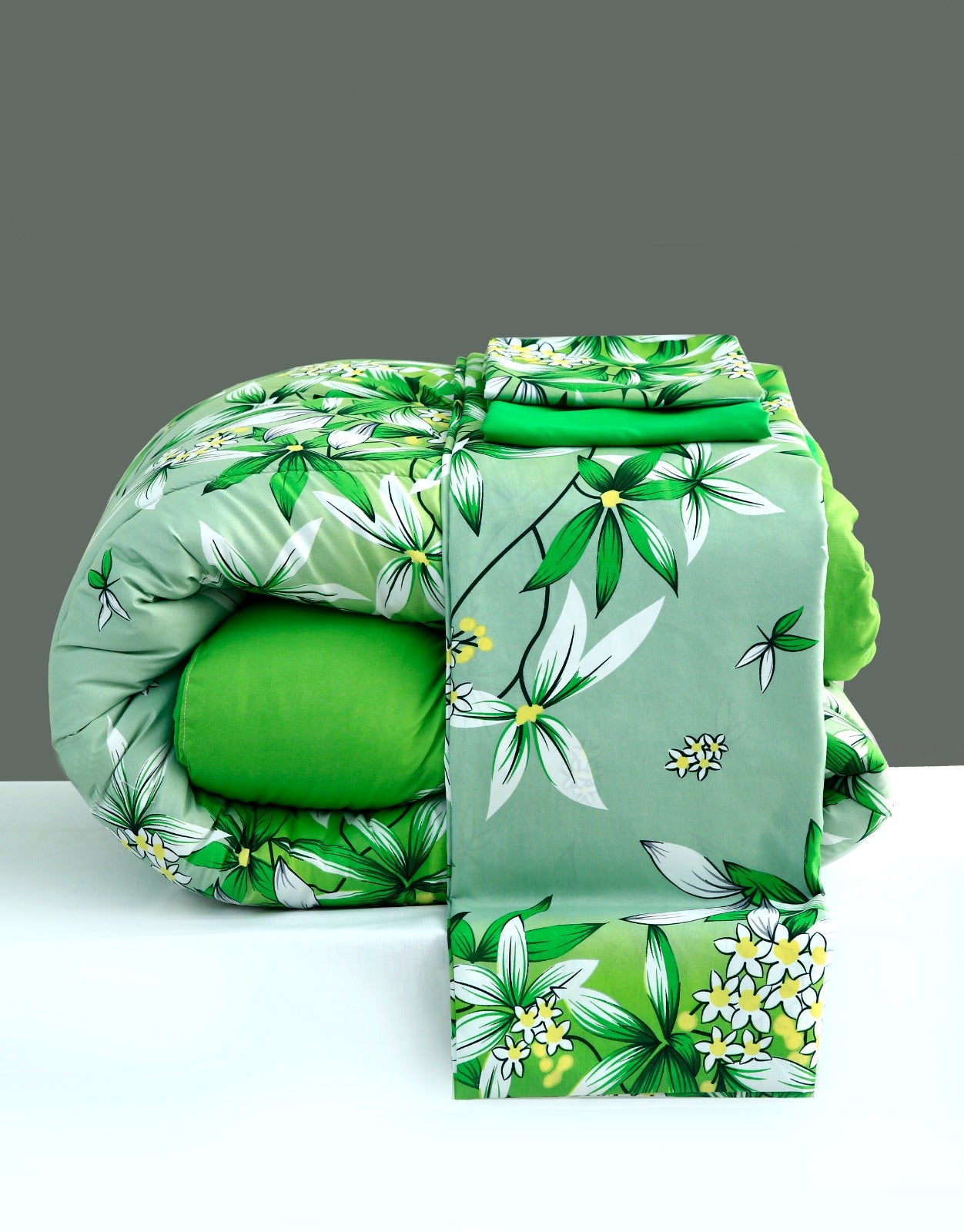 8 PCs Winter Comforter Set-15012Green Gold(With Dyed FittedSheet) Comforters Apricot   