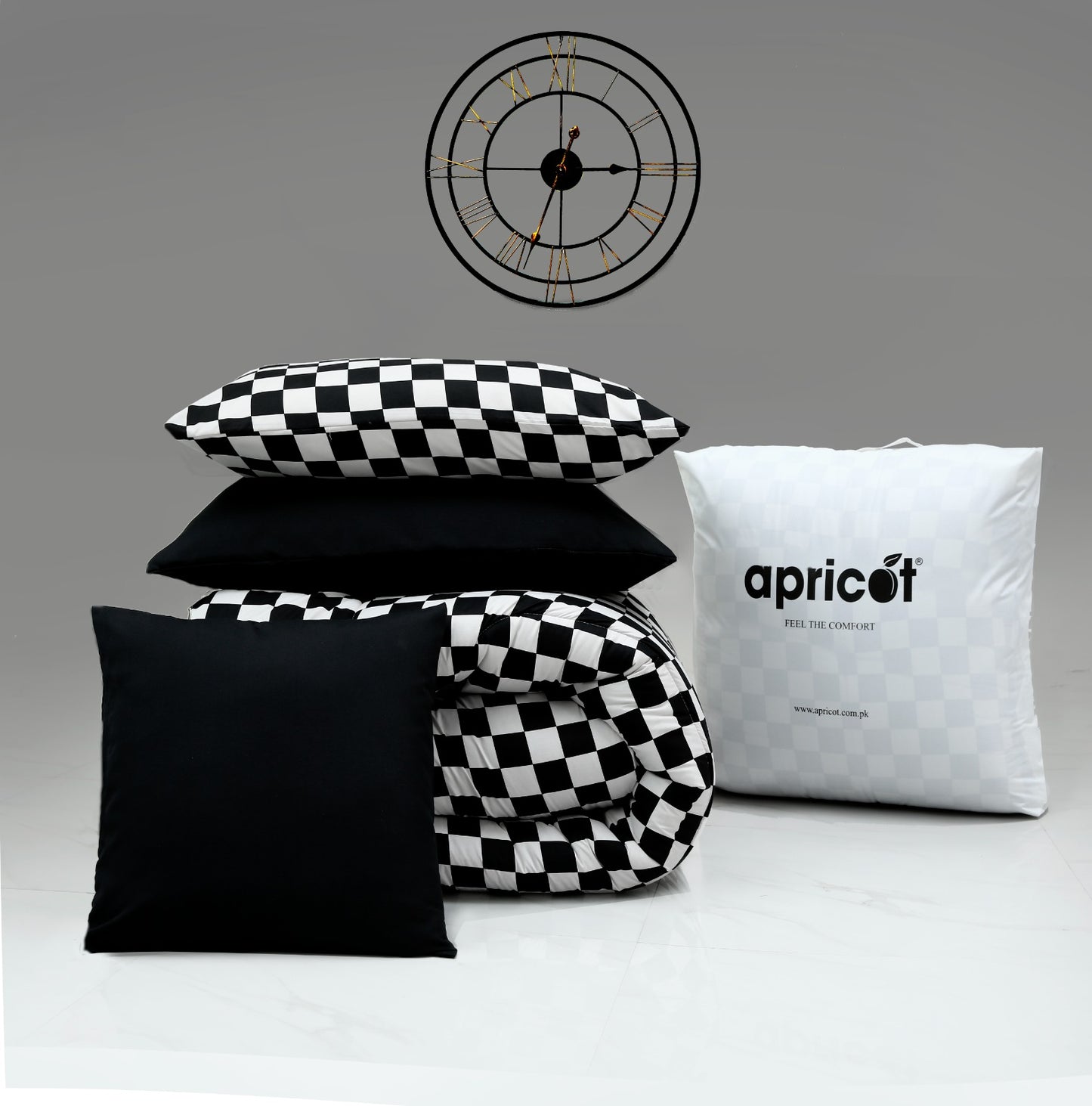 8 PCs Winter Comforter Set-15237Black Chess Comforters Apricot   