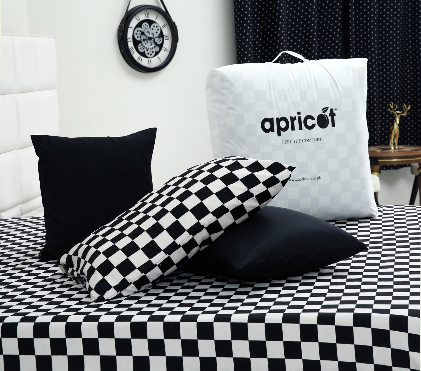 8 PCs Winter Comforter Set-15237Black Chess Comforters Apricot   