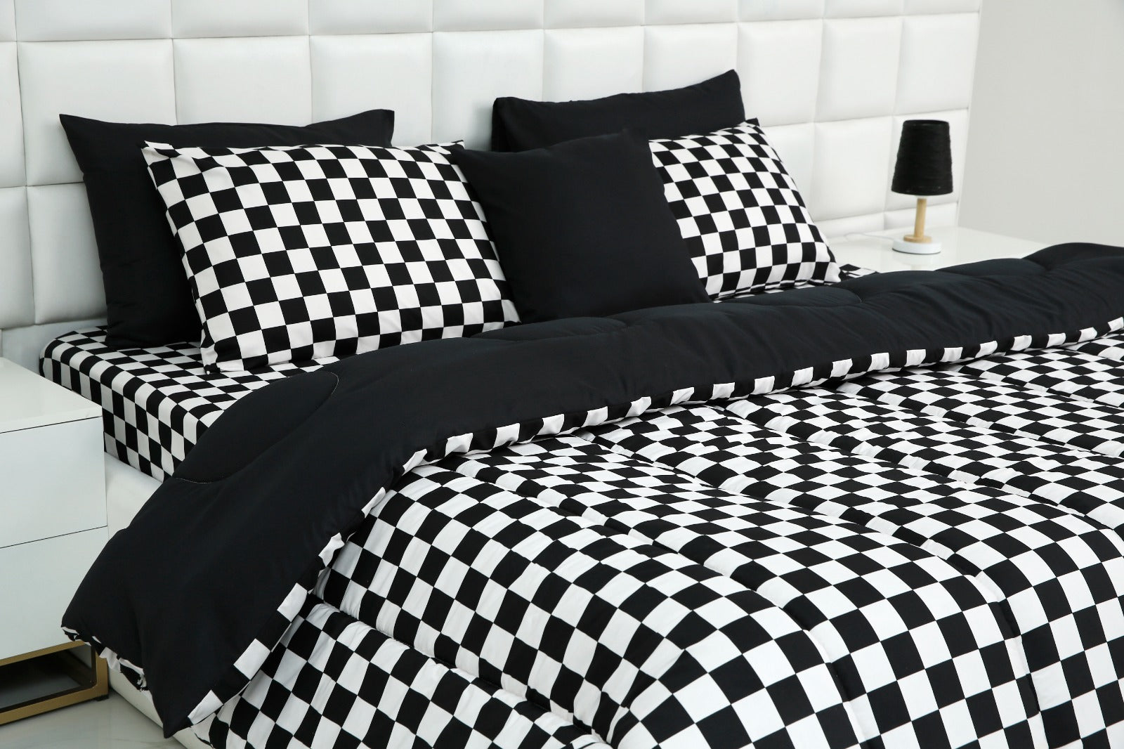 8 PCs Winter Comforter Set-15237Black Chess Comforters Apricot   