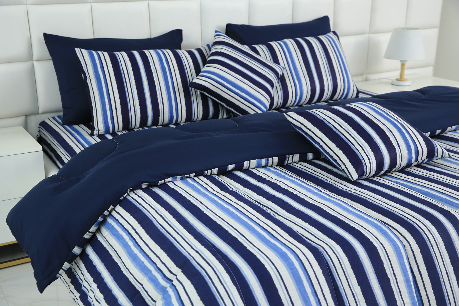 8 PCs Winter Comforter Set-Blue Bold Lines Comforters Apricot   