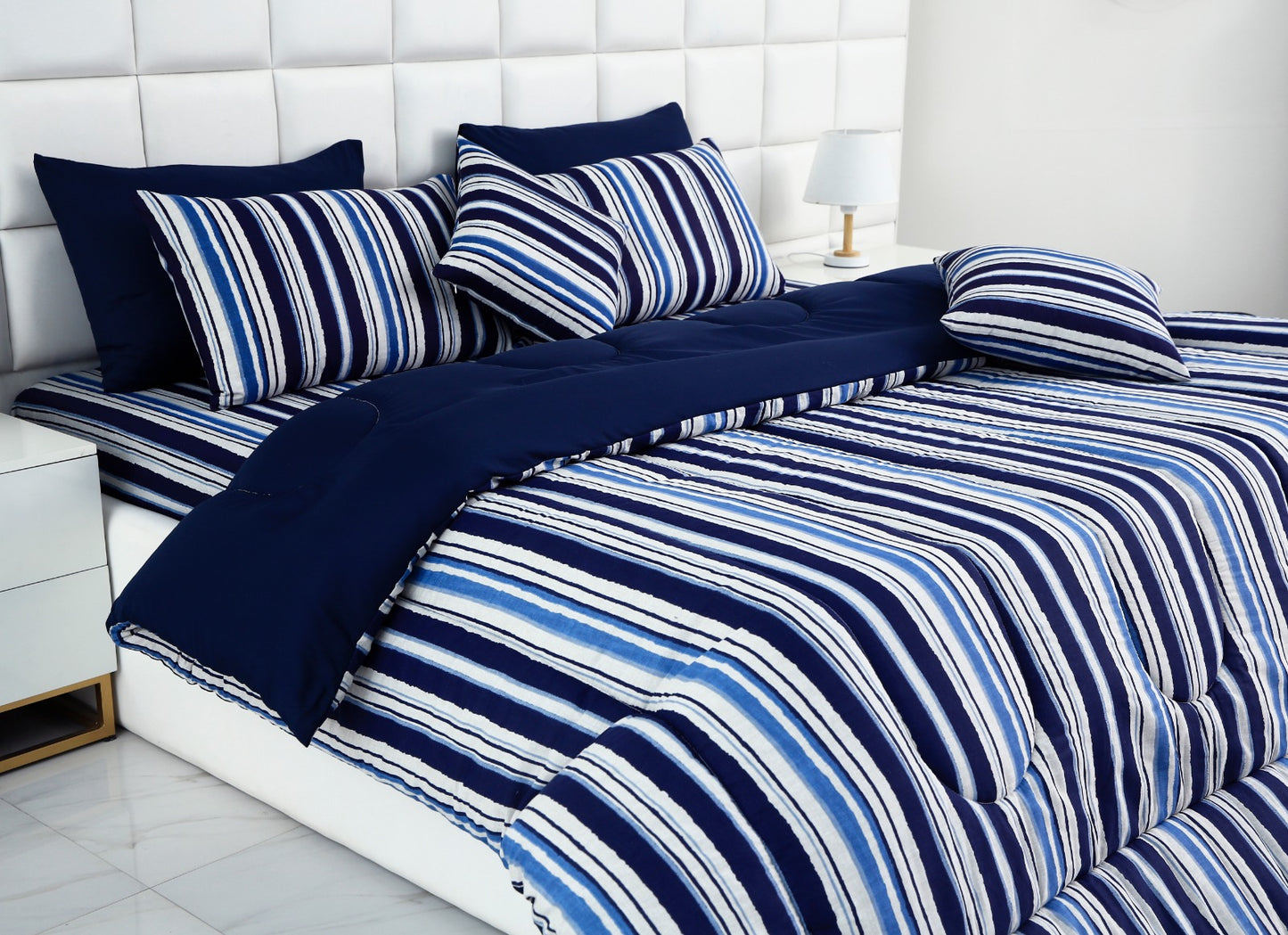 8 PCs Winter Comforter Set-Blue Bold Lines Comforters Apricot   