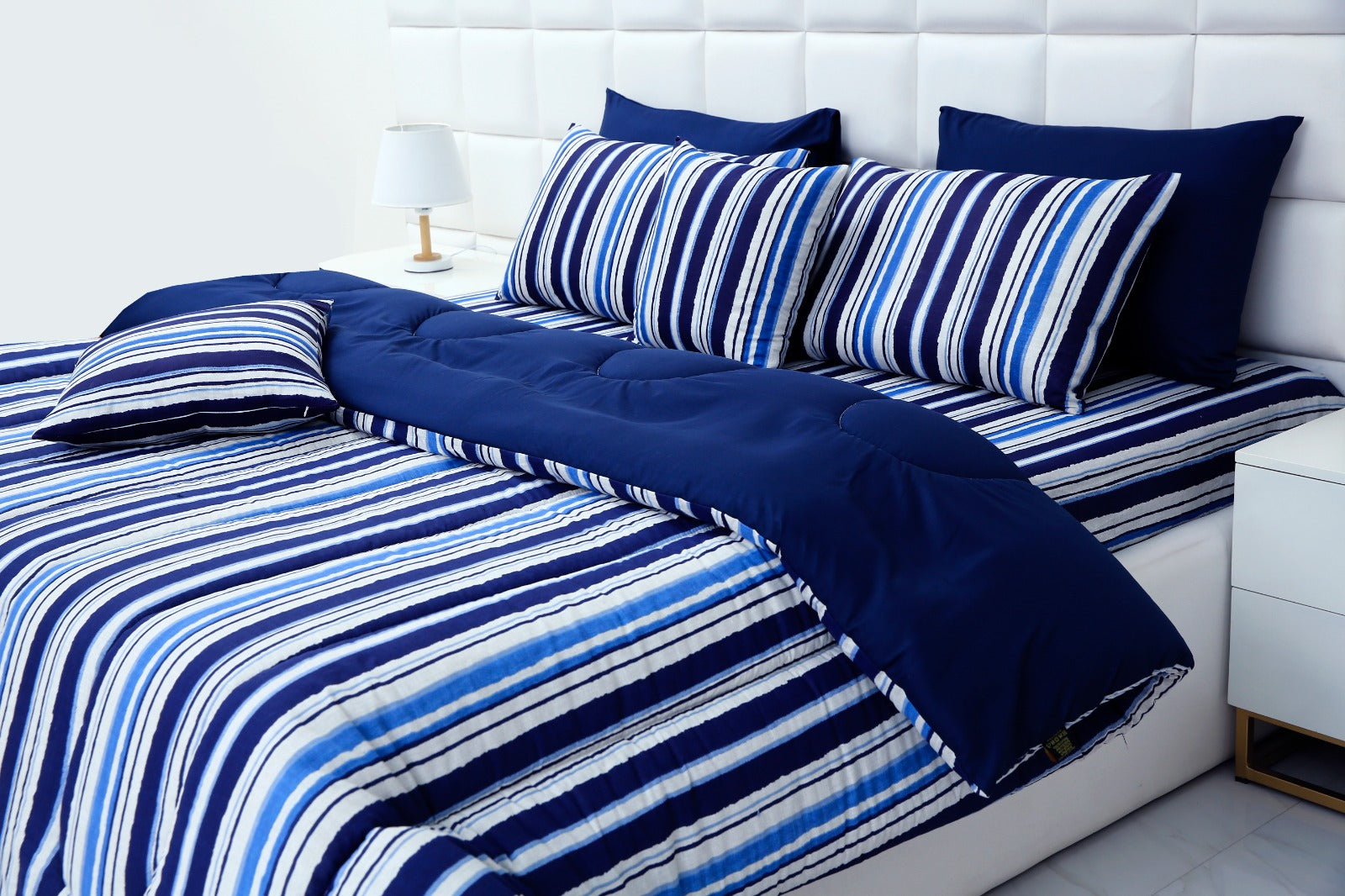 8 PCs Winter Comforter Set-Blue Bold Lines Comforters Apricot   