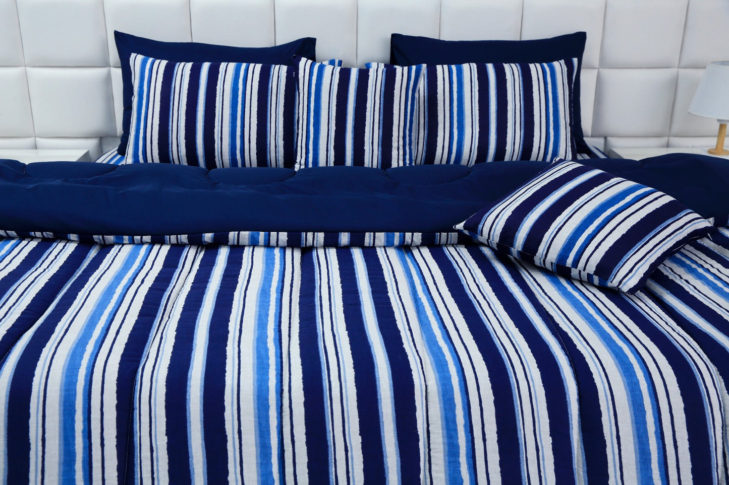 8 PCs Winter Comforter Set-Blue Bold Lines Comforters Apricot   