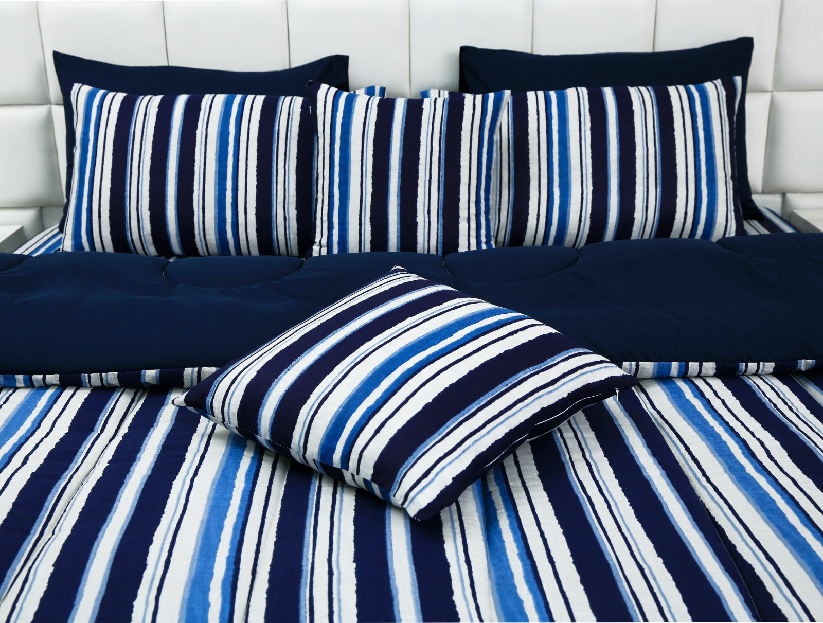 8 PCs Winter Comforter Set-Blue Bold Lines Comforters Apricot   