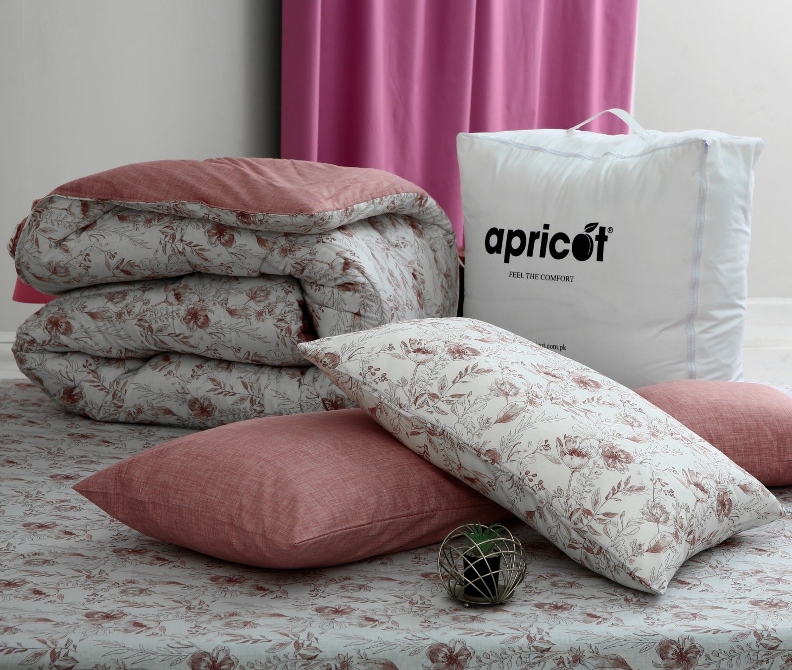 8 PCs Winter Comforter Set-Oriental poppy Comforters Apricot   