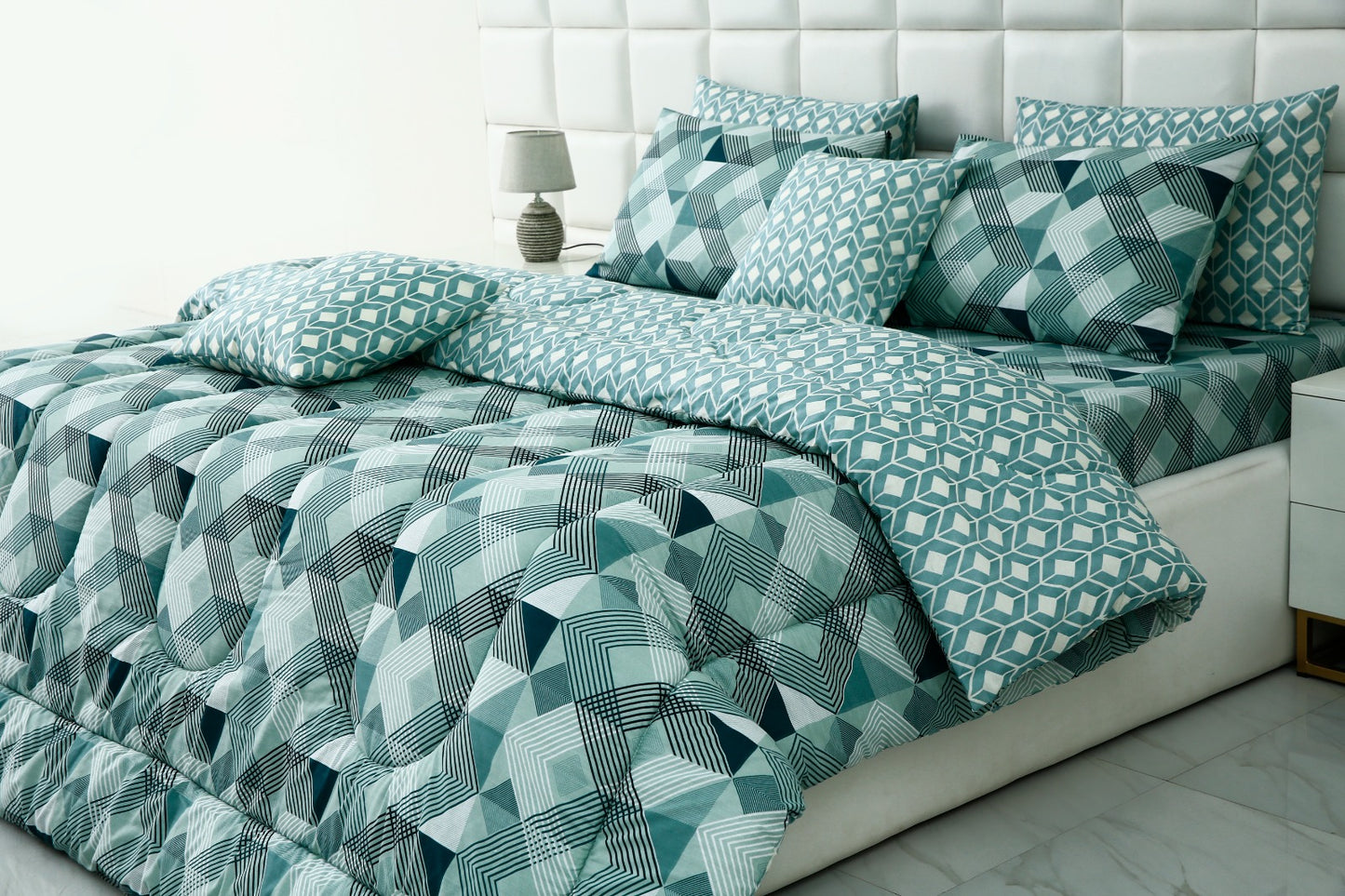 8 PCs Winter Comforter Set-Mint Geometric Comforters Apricot   