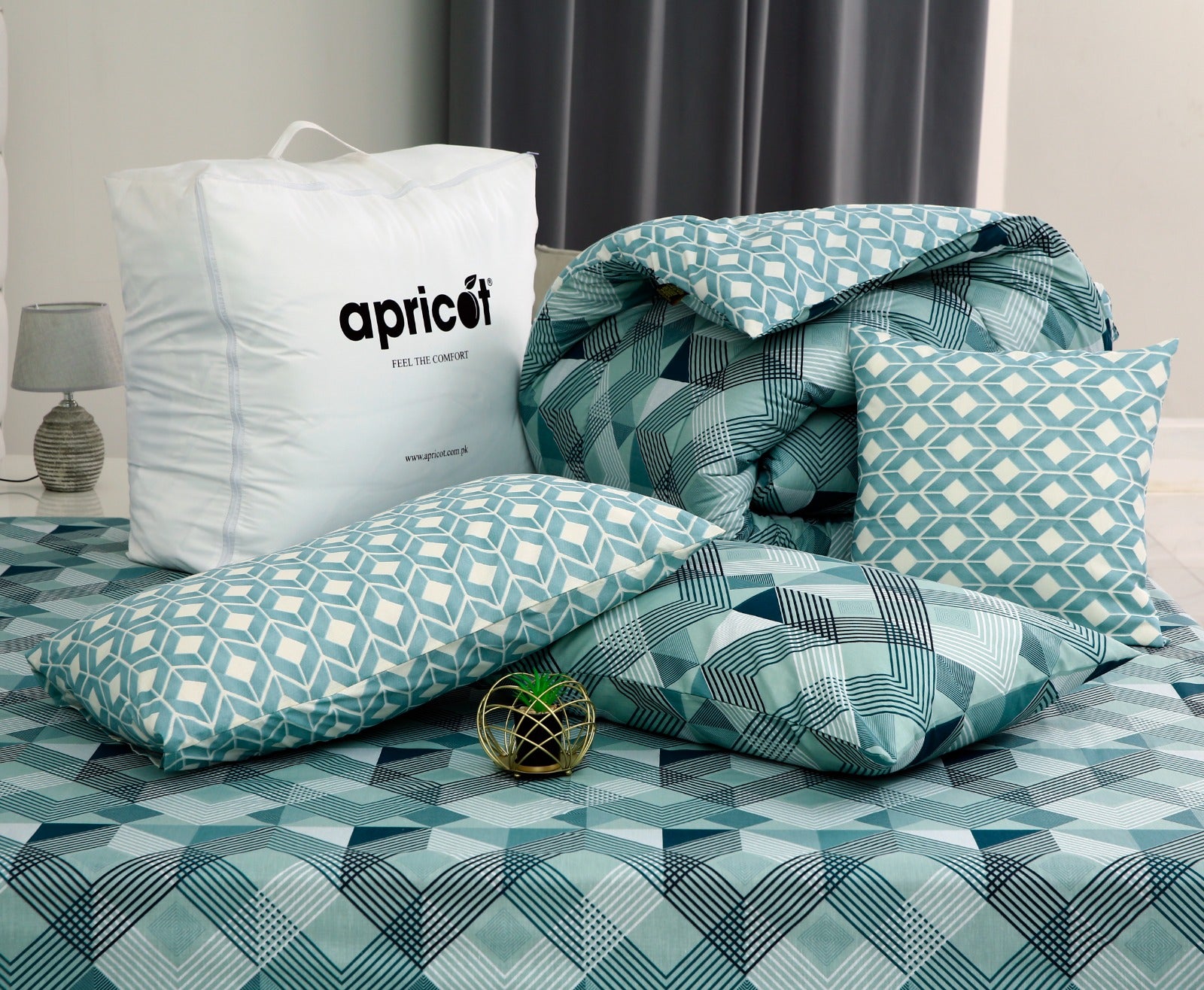 8 PCs Winter Comforter Set-Mint Geometric Comforters Apricot   