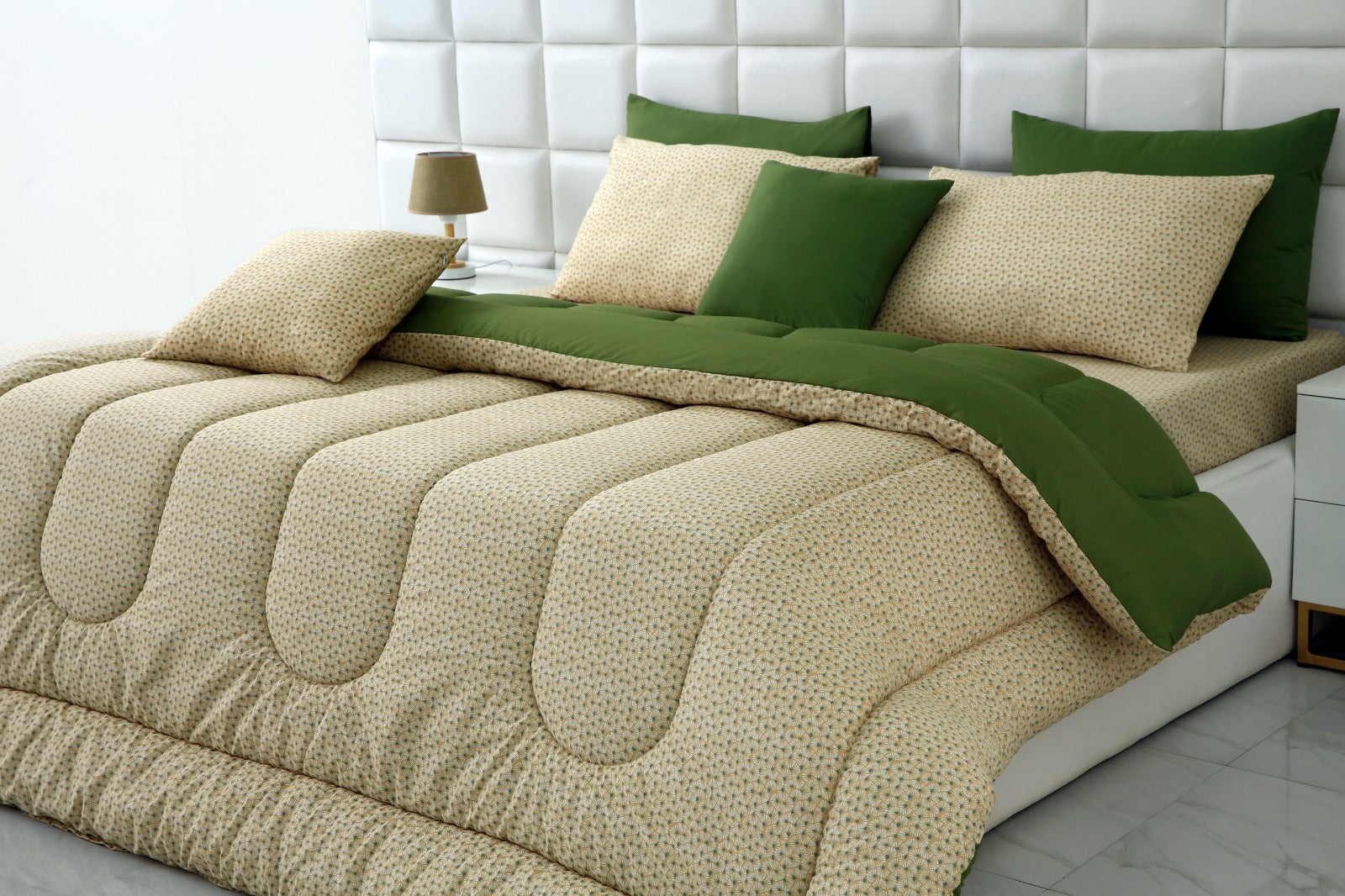 8 PCs Winter Comforter Set-Daylily(Olive Reverse) Comforters Apricot   