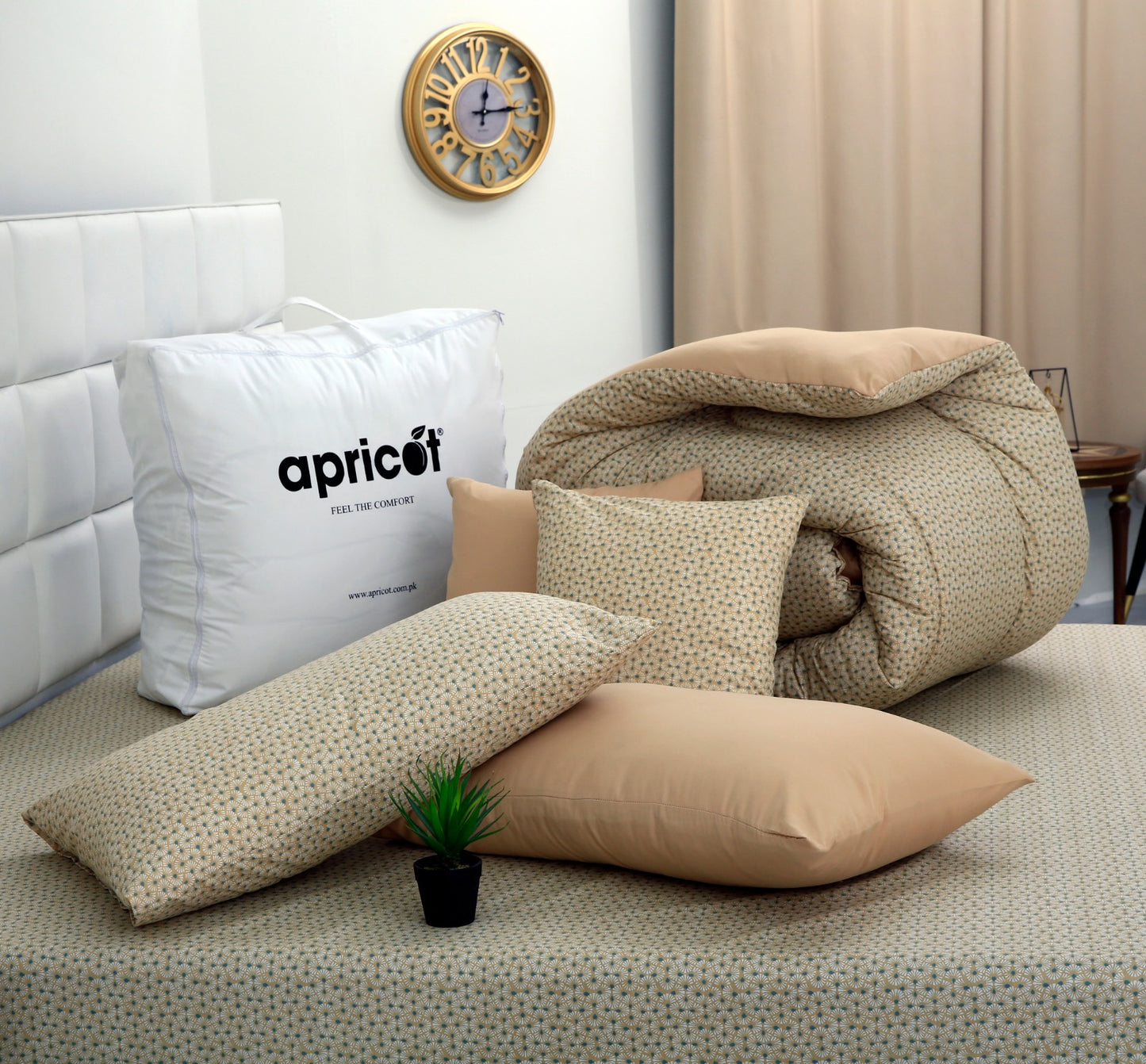 8 PCs Winter Comforter Set-Daylily(Beige Reverse) Comforters Apricot   