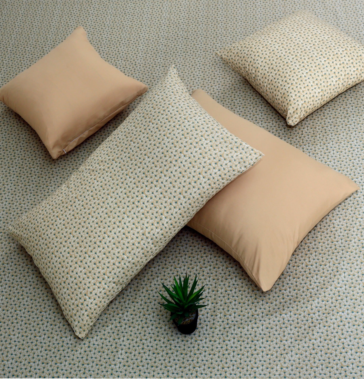 8 PCs Winter Comforter Set-Daylily(Beige Reverse) Comforters Apricot   