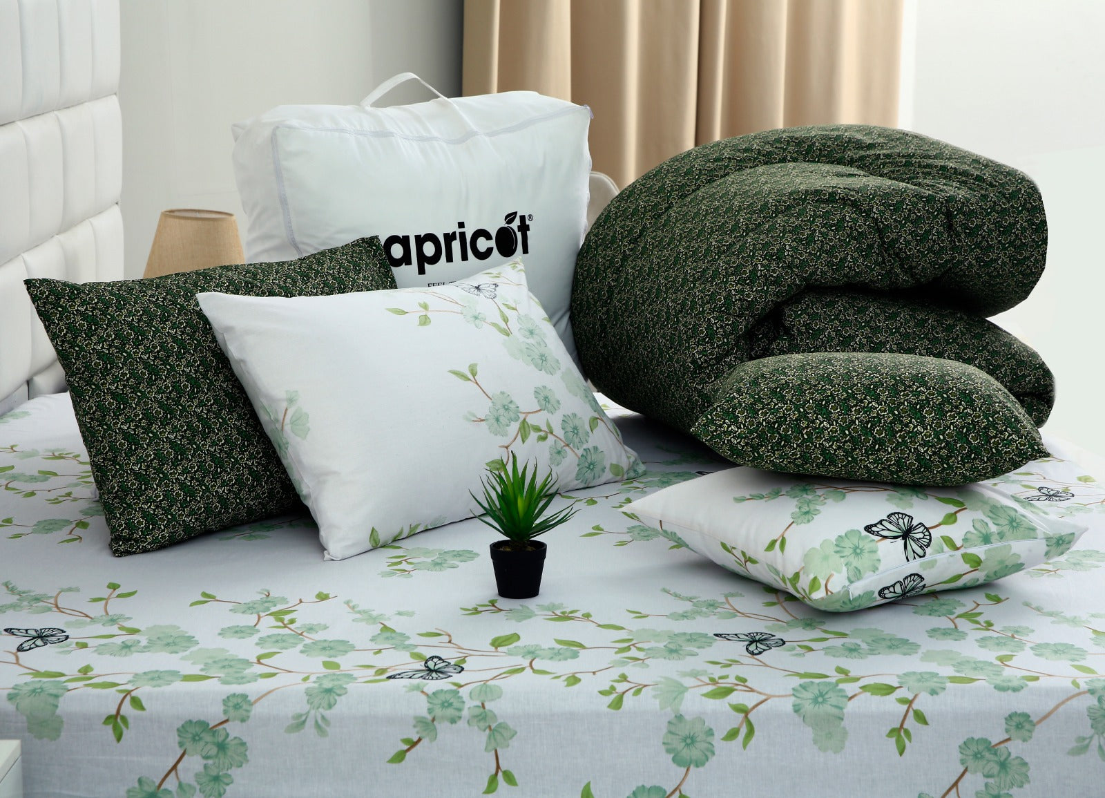 8 PCs Winter Comforter Set-Emerald Flowers Comforters Apricot   