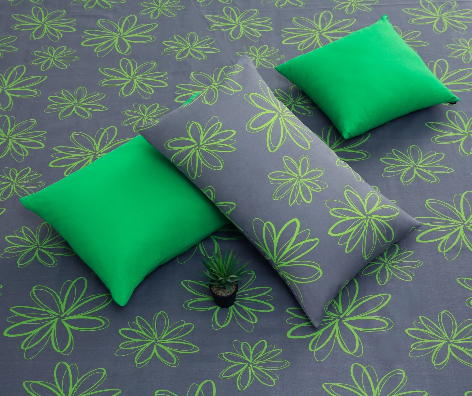 8 PCs Winter Comforter Set-Carnation Comforters Apricot