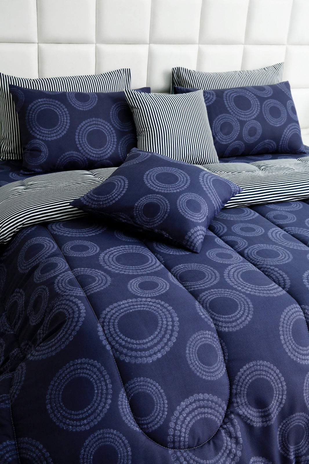 8 PCs Winter Comforter Set-Blue Art Comforters Apricot