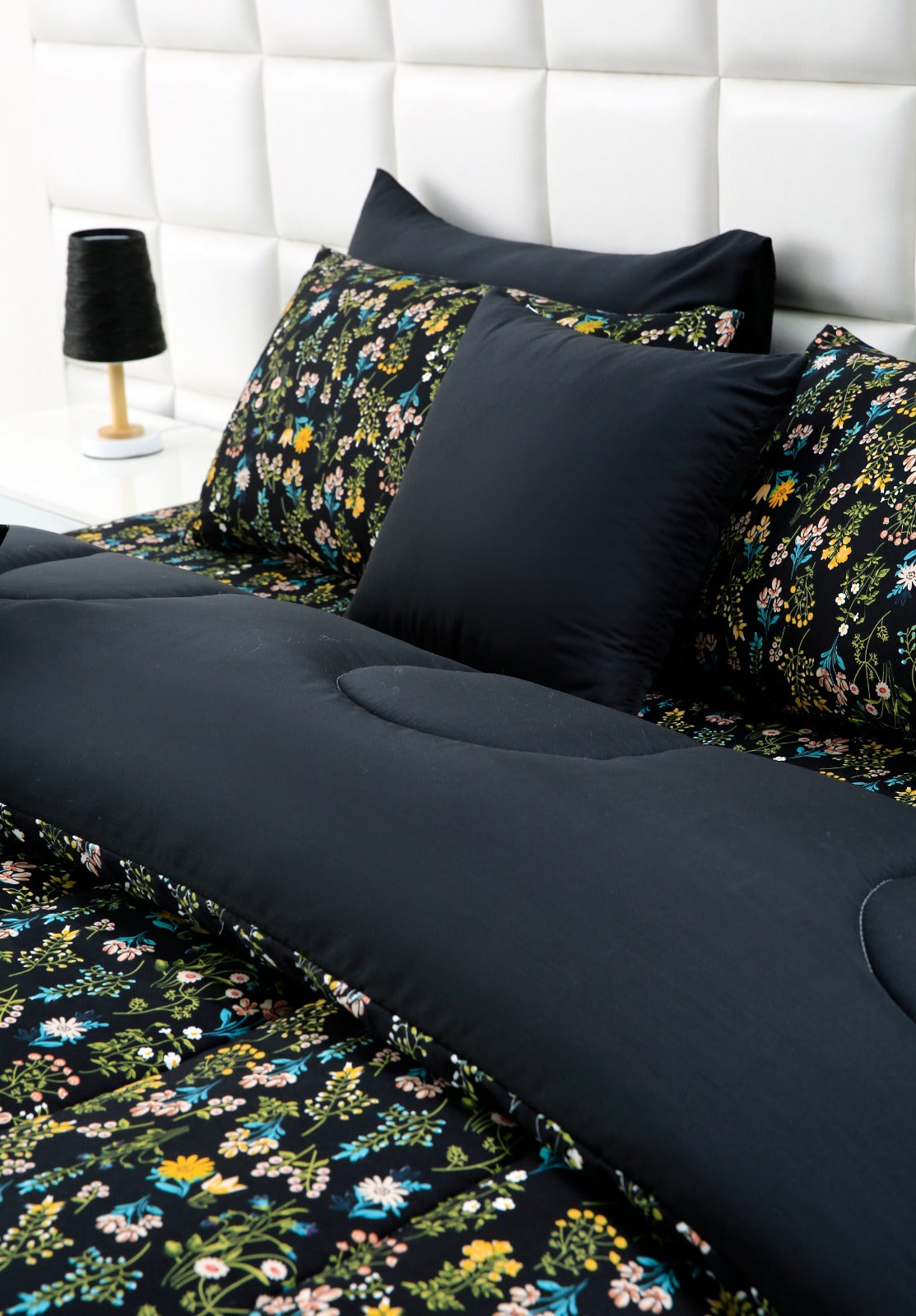 8 PCs Winter Comforter Set-Black Meadows