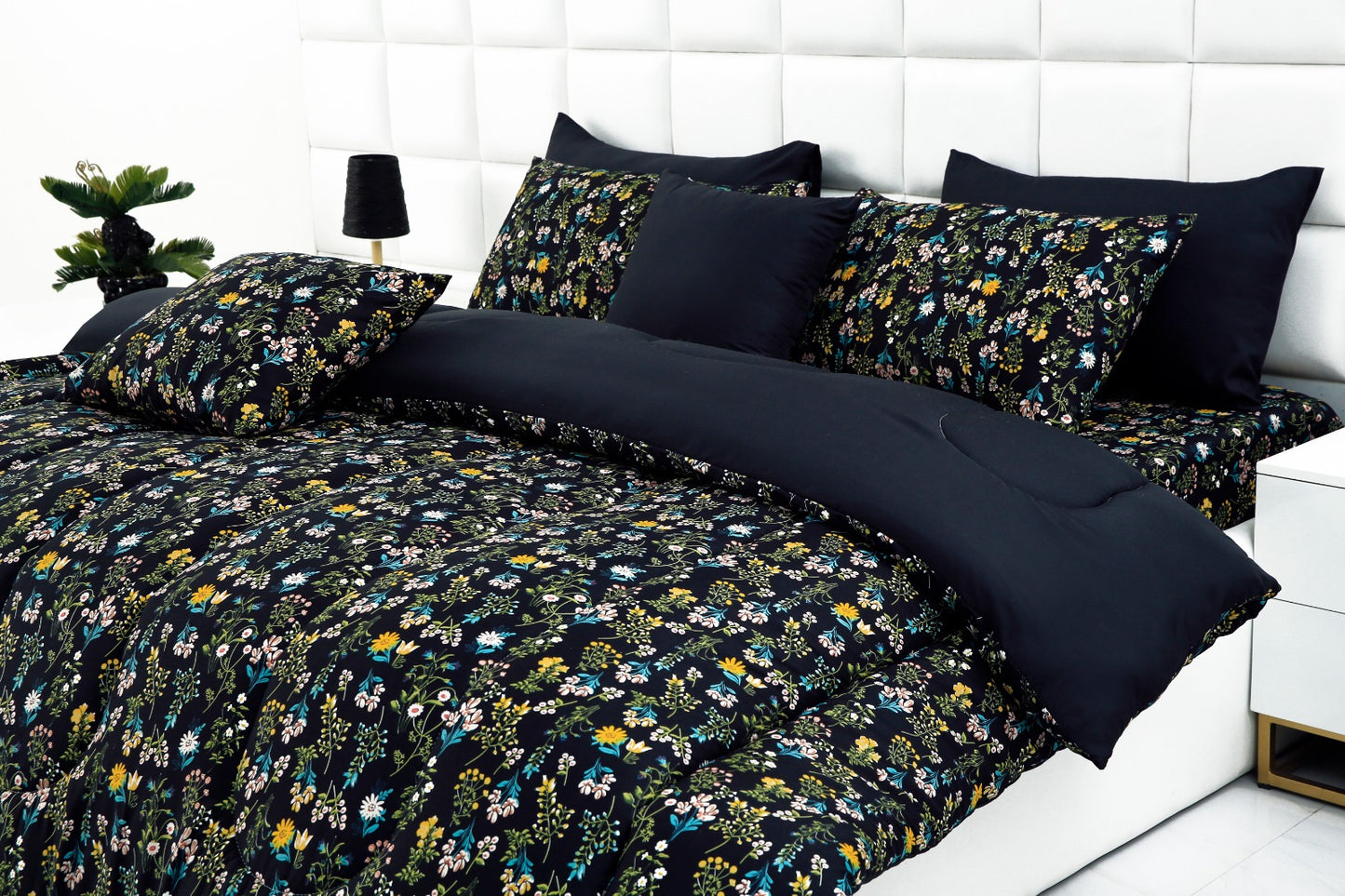 8 PCs Winter Comforter Set-Black Meadows