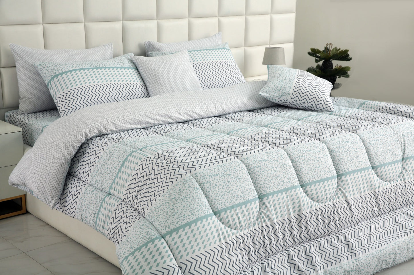 8 PCs Winter Comforter Set-Sky Blue ZigZag Comforters Apricot