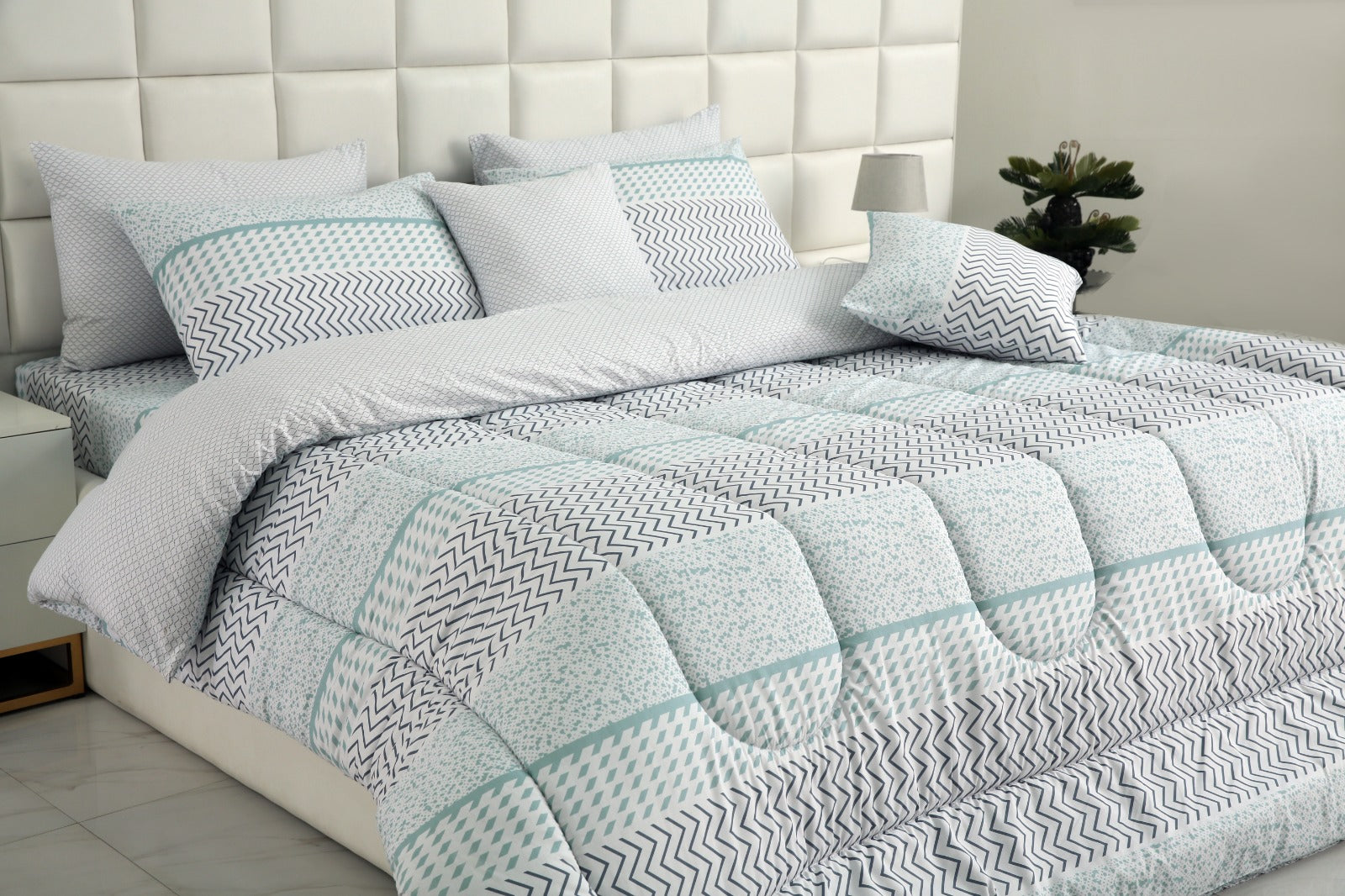 8 PCs Winter Comforter Set-Sky Blue ZigZag Comforters Apricot