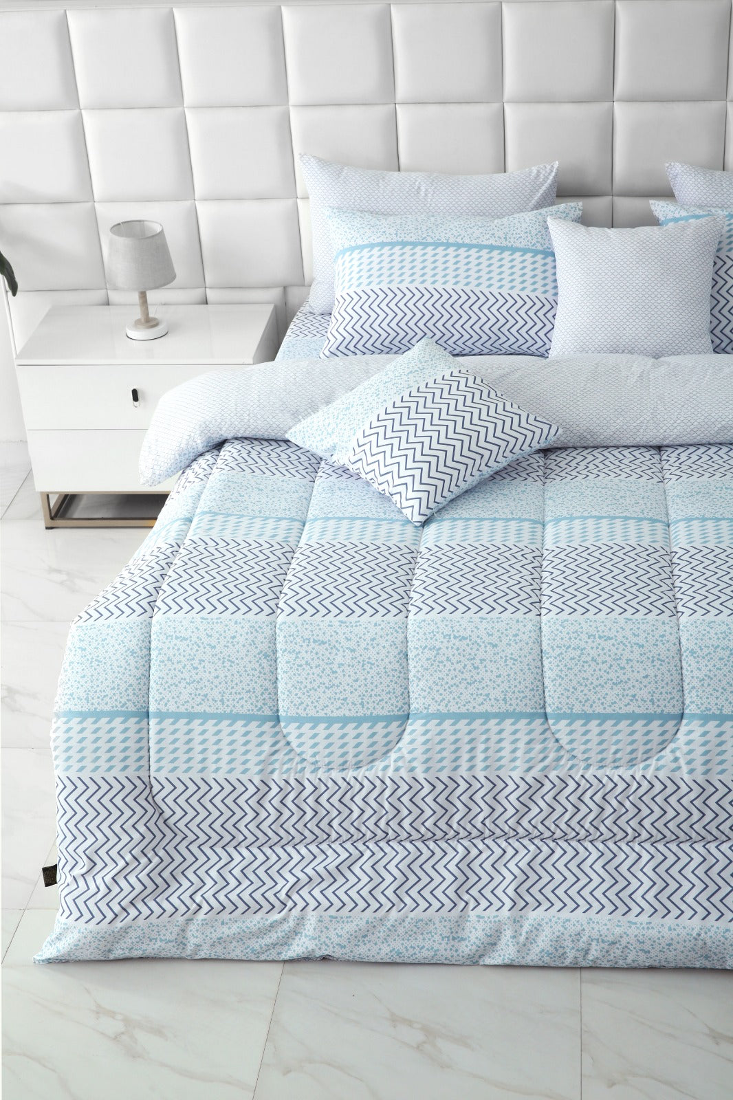 8 PCs Winter Comforter Set-Sky Blue ZigZag Comforters Apricot