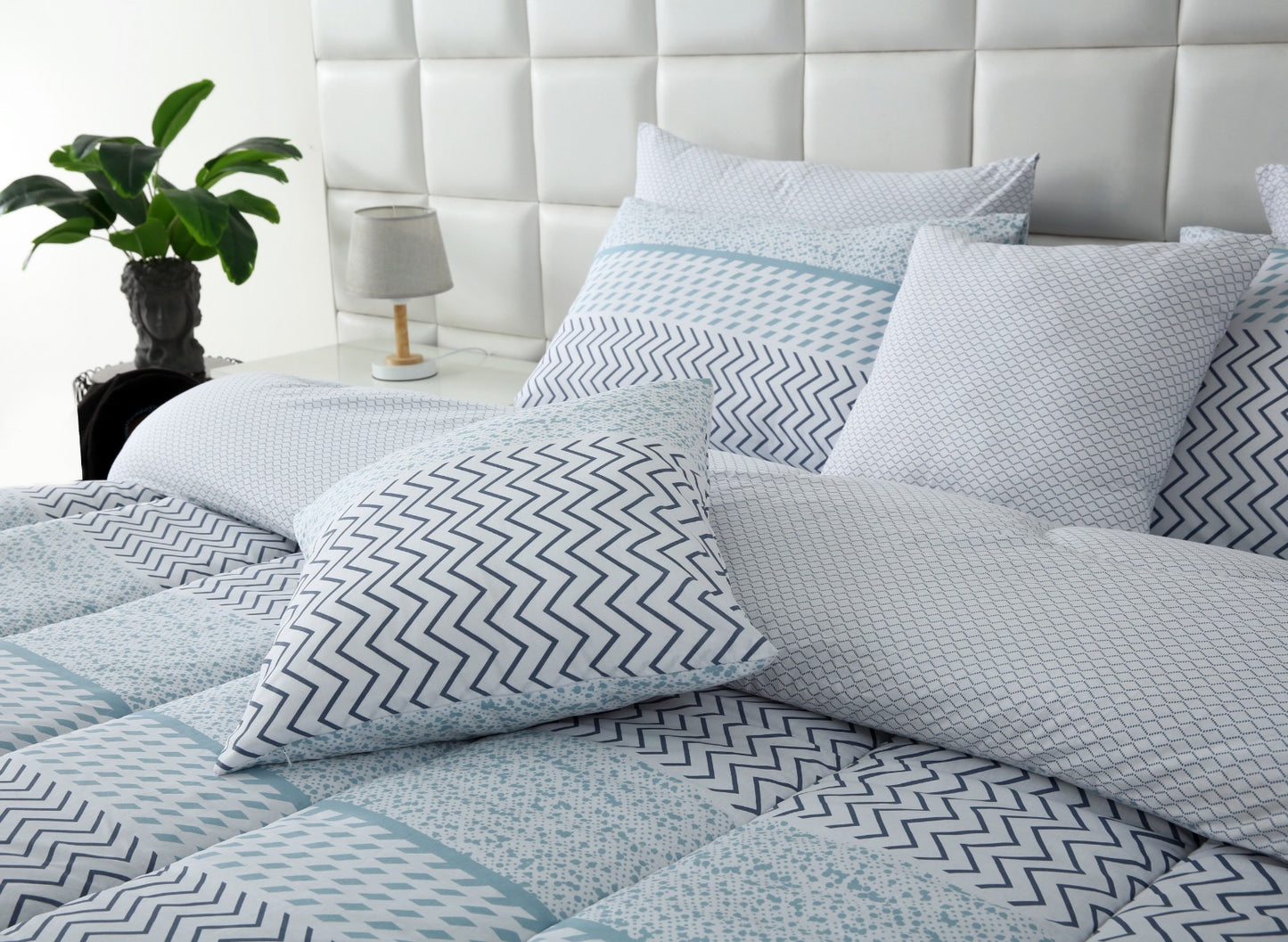 8 PCs Winter Comforter Set-Sky Blue ZigZag Comforters Apricot