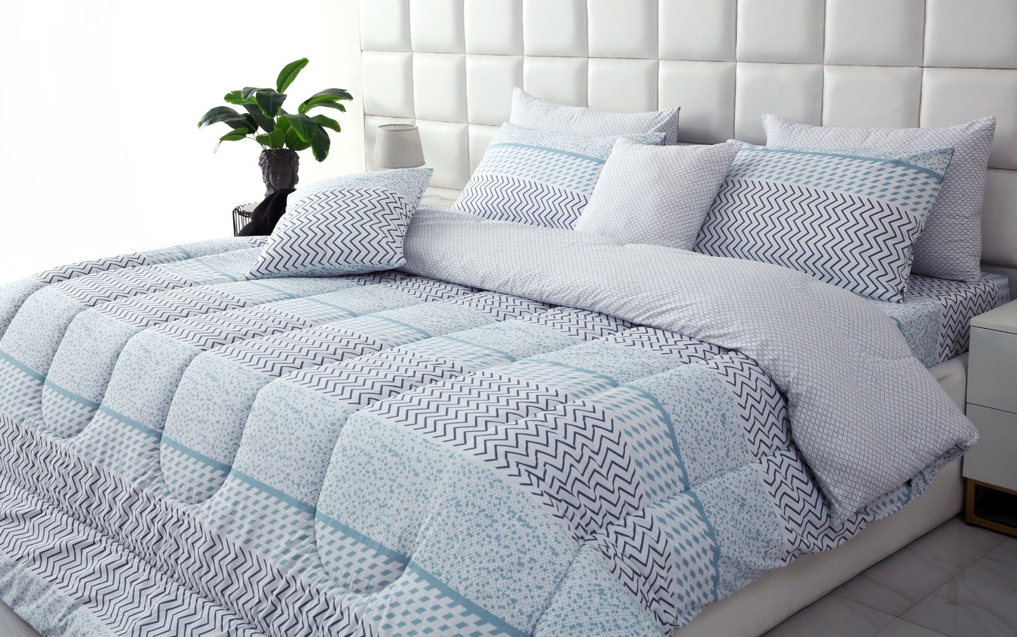 8 PCs Winter Comforter Set-Sky Blue ZigZag Comforters Apricot