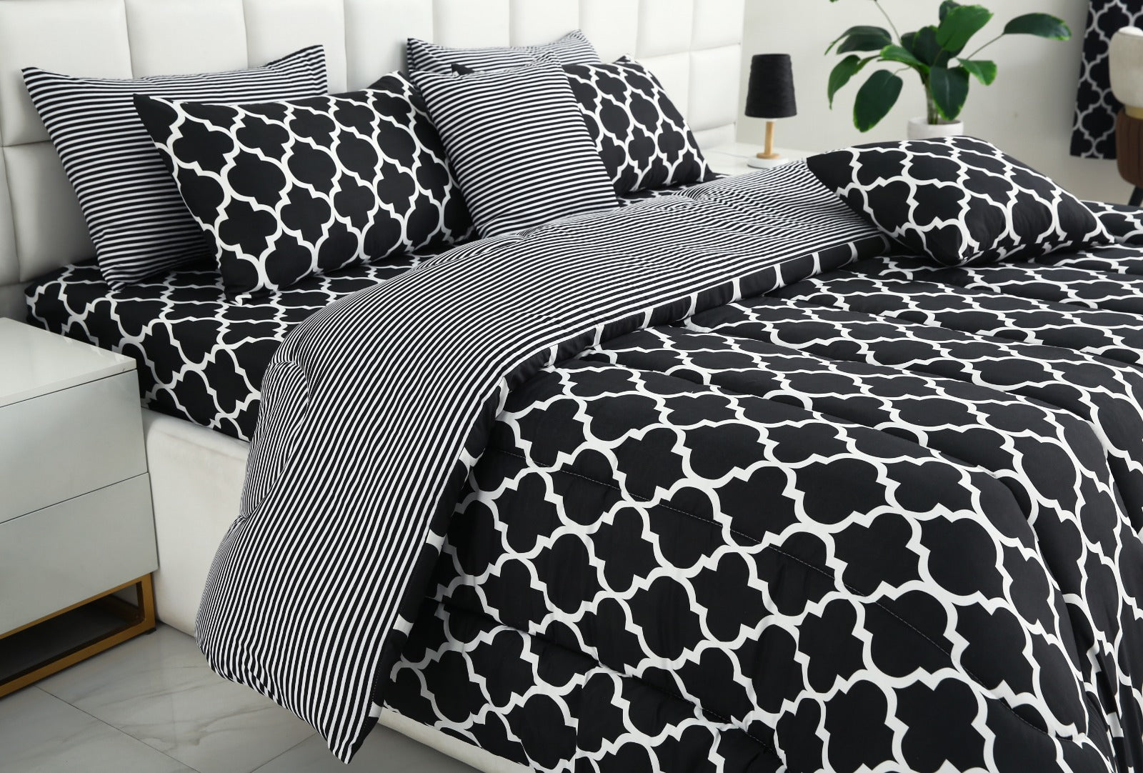 8 PCs Winter Comforter Set-Black Geometric Comforters Apricot