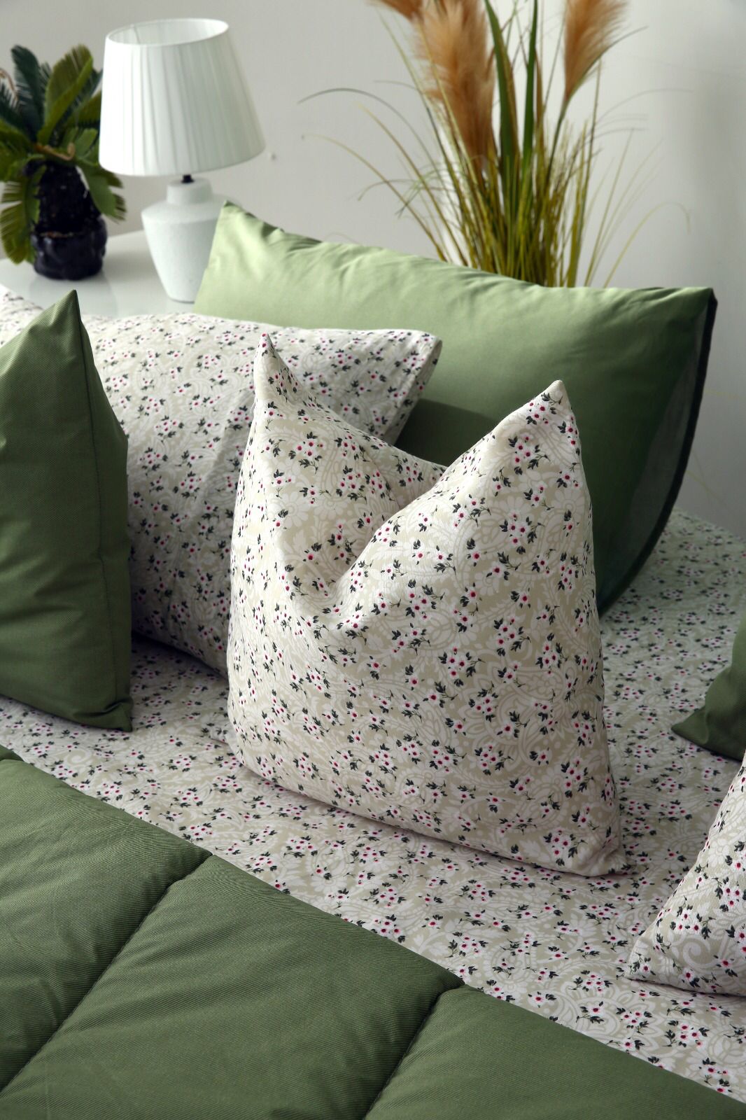 5 PCs Single Razai Set-Tiny Flowers Comforters Apricot