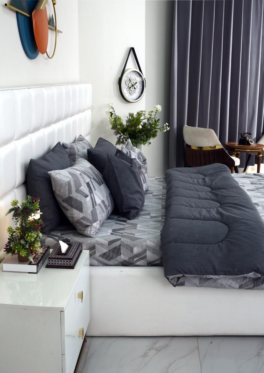 8 PCs Winter Comforter Set-Grey Triangles Comforters Apricot