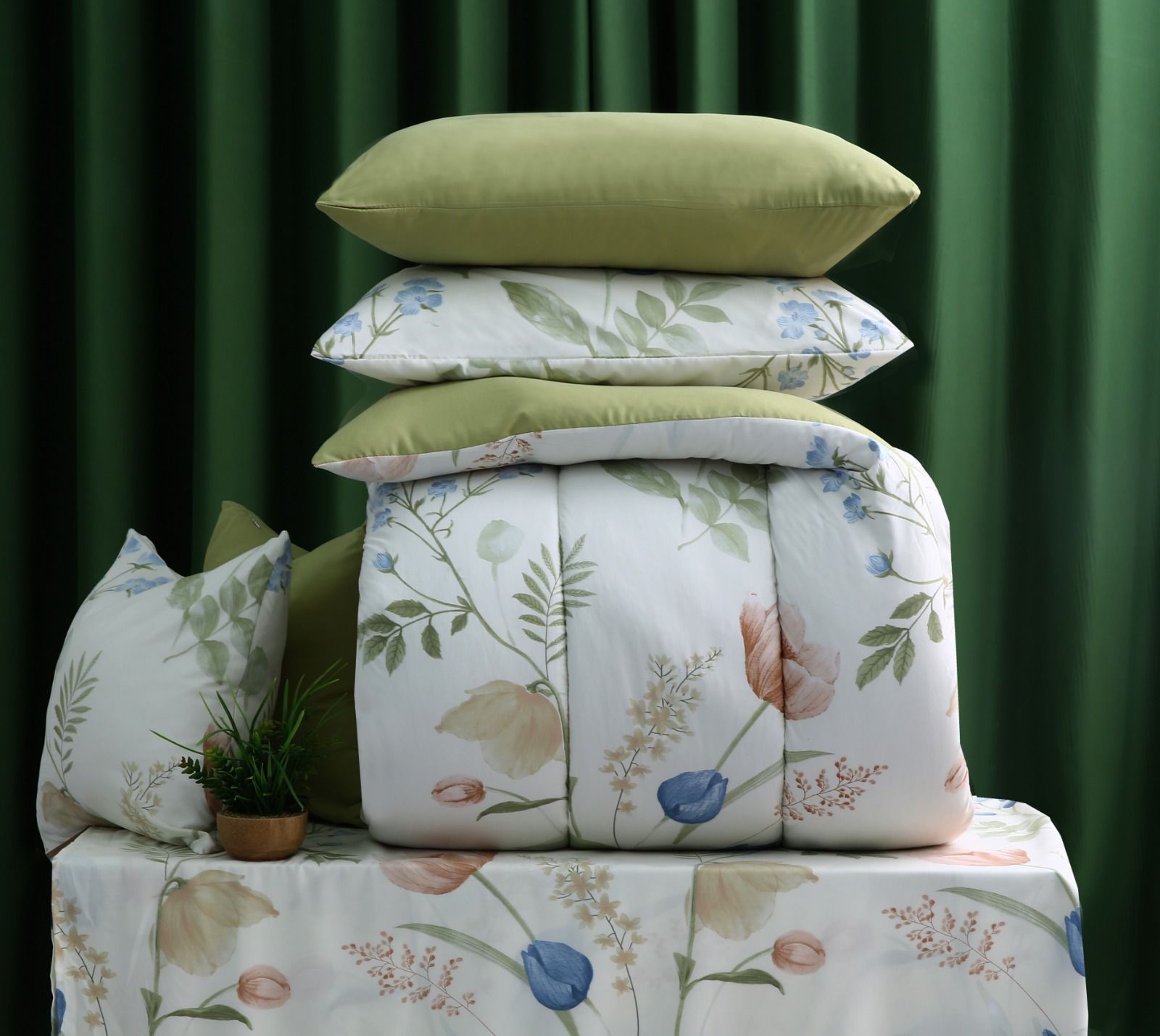 8 PCs Winter Comforter Set-Floral Crew Comforters Apricot