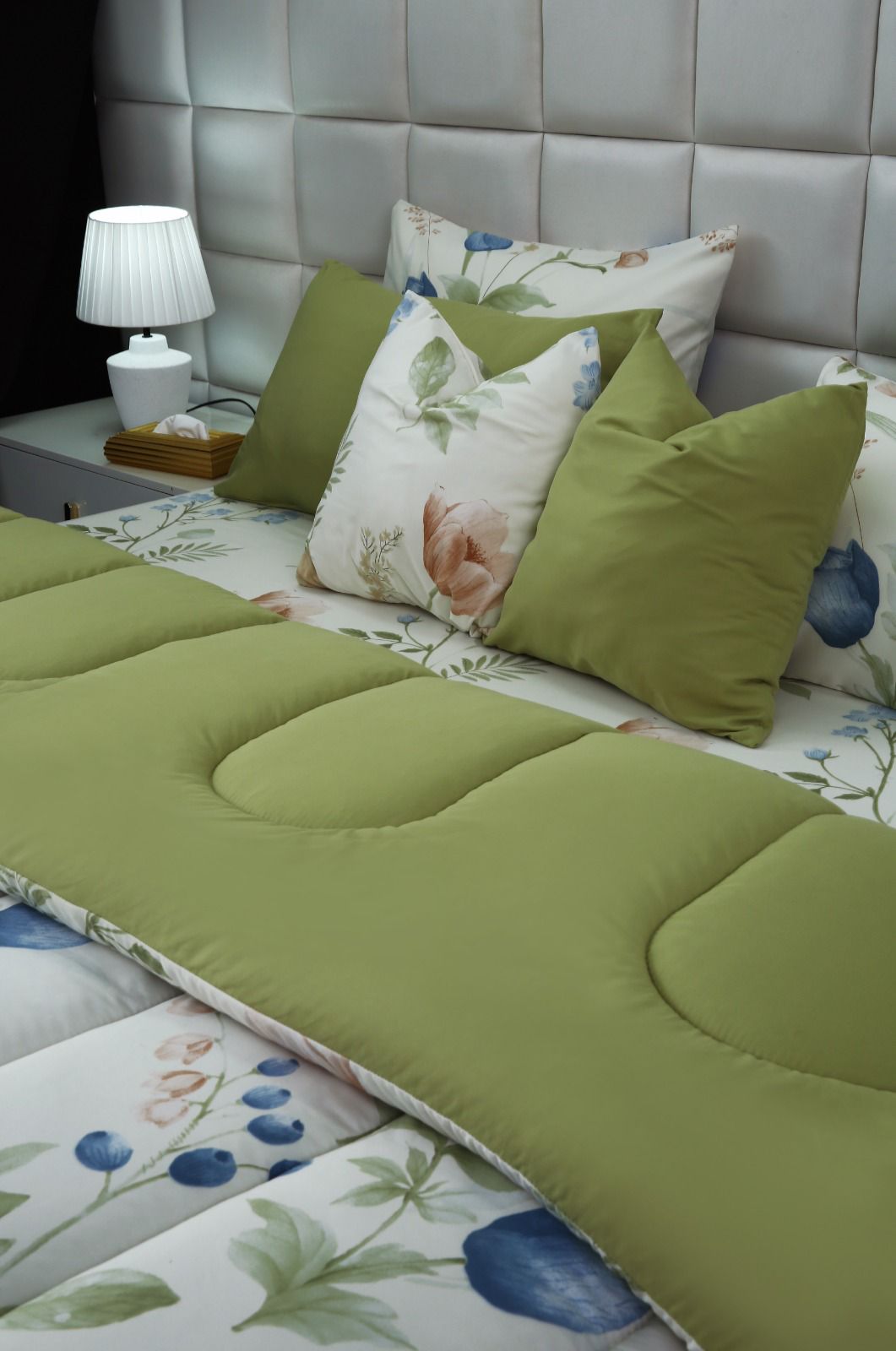 8 PCs Winter Comforter Set-Floral Crew Comforters Apricot