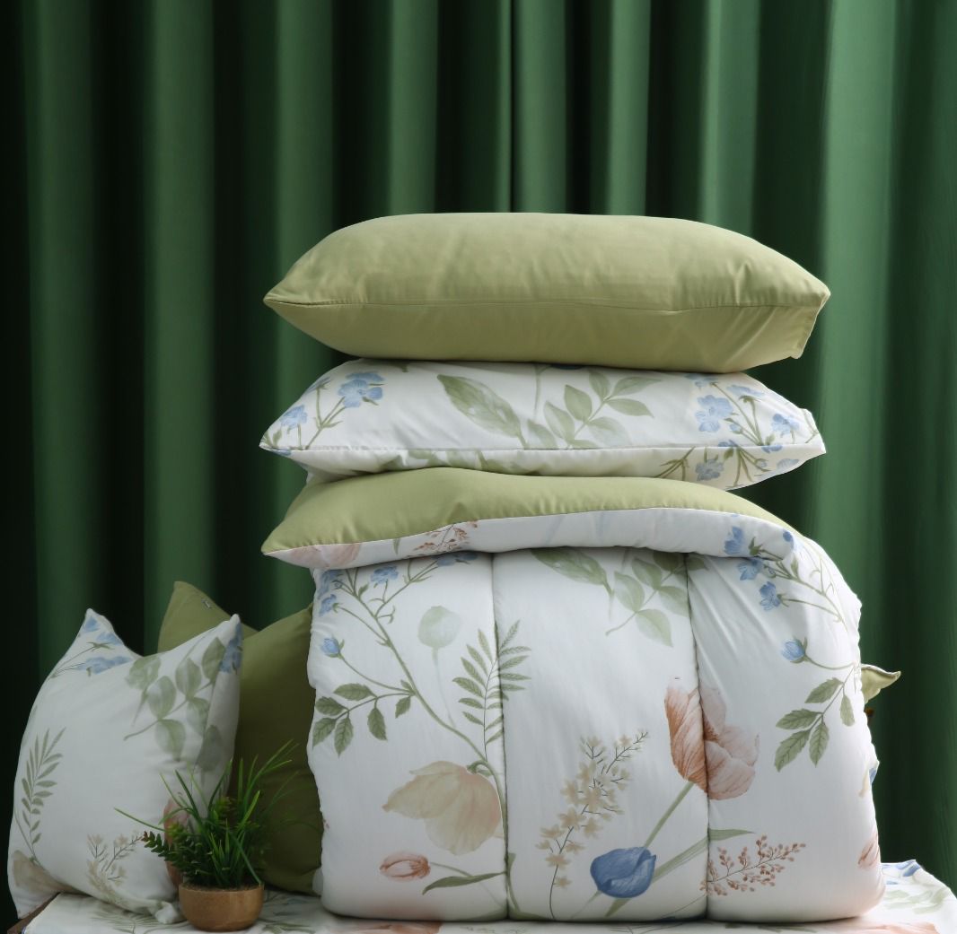 8 PCs Winter Comforter Set-Floral Crew Comforters Apricot