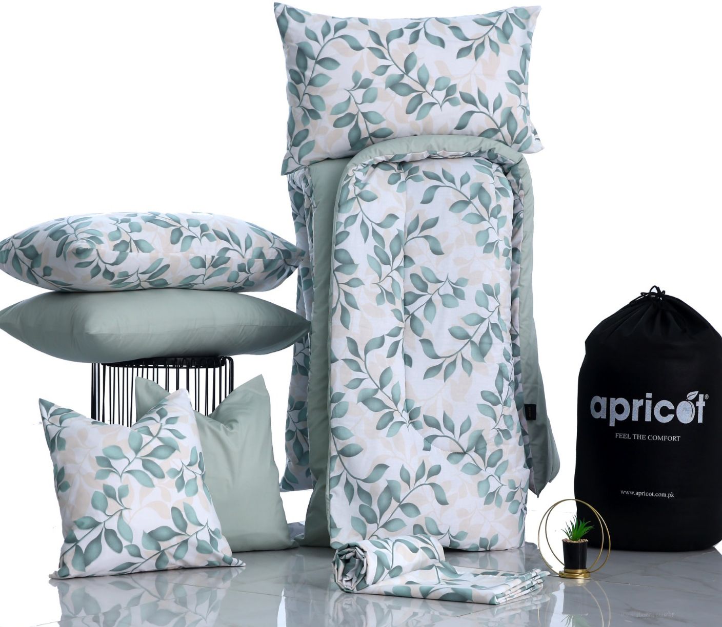 8 PCs Winter Comforter Set-Florisia