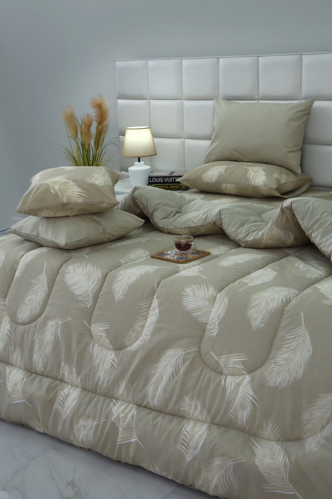 8 PCs Winter Comforter Set-Beige Feathers Comforters Apricot