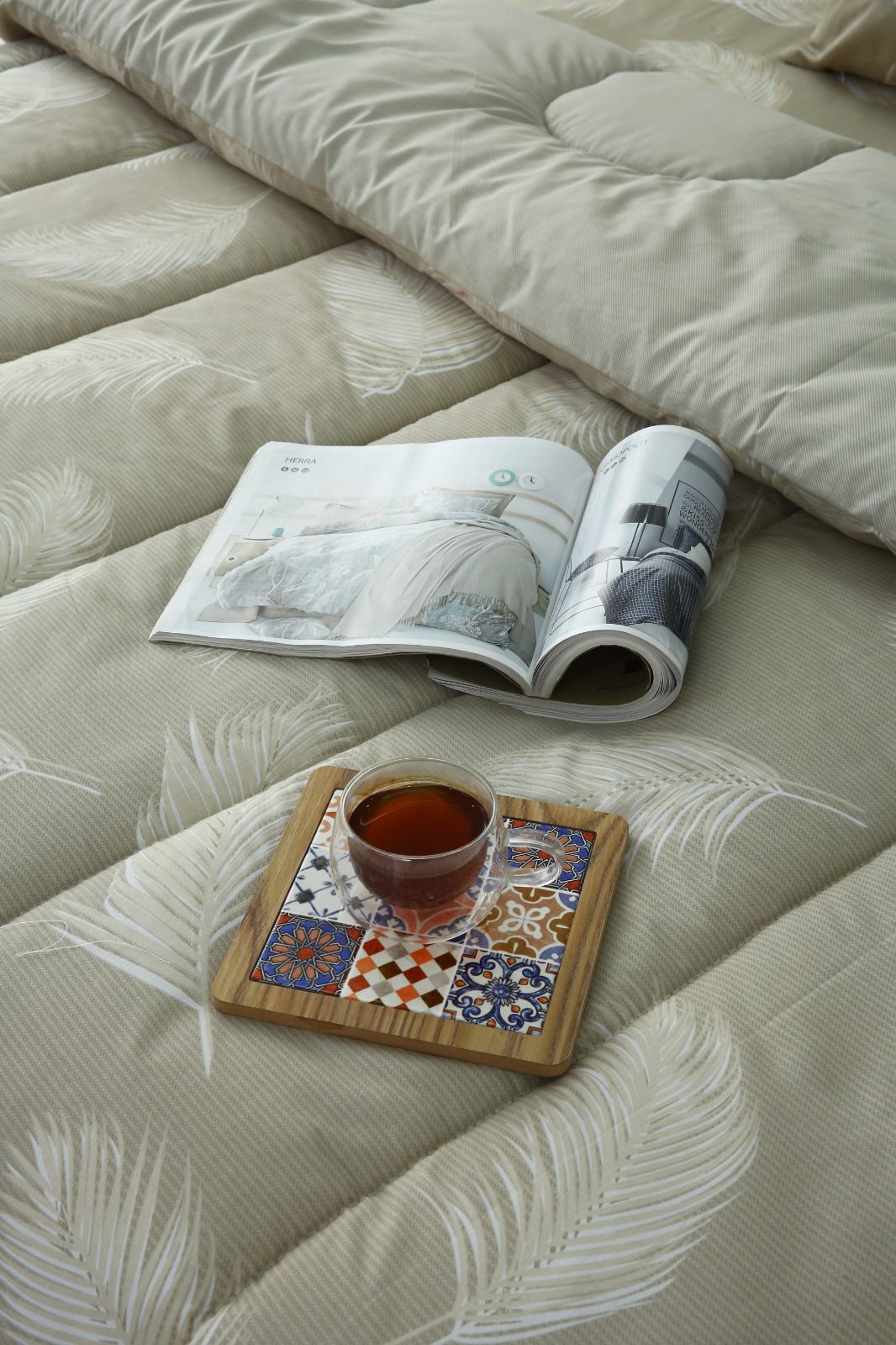 8 PCs Winter Comforter Set-Beige Feathers Comforters Apricot