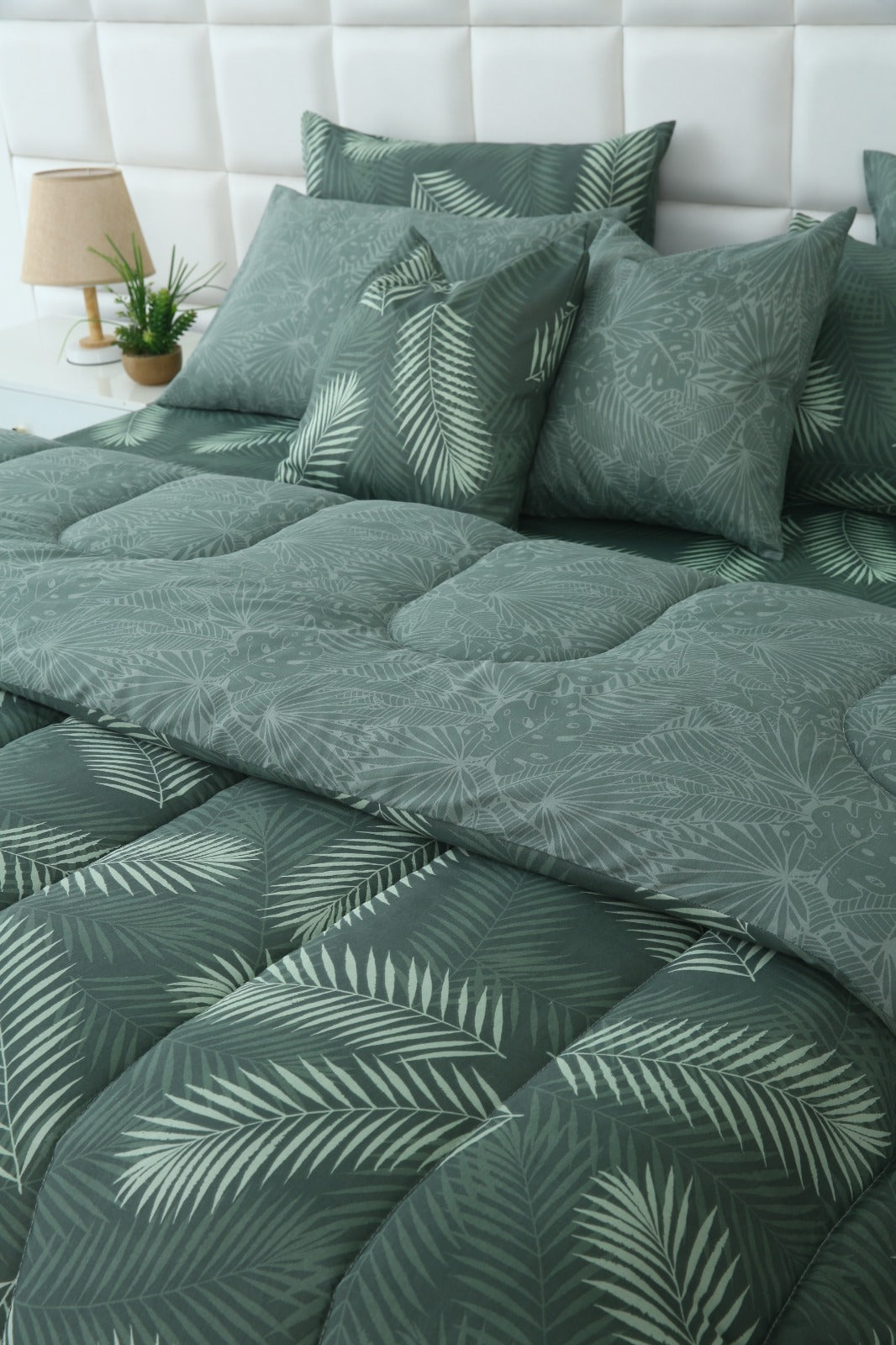 8 PCs Winter Comforter Set-Emerald Feathers Comforters Apricot
