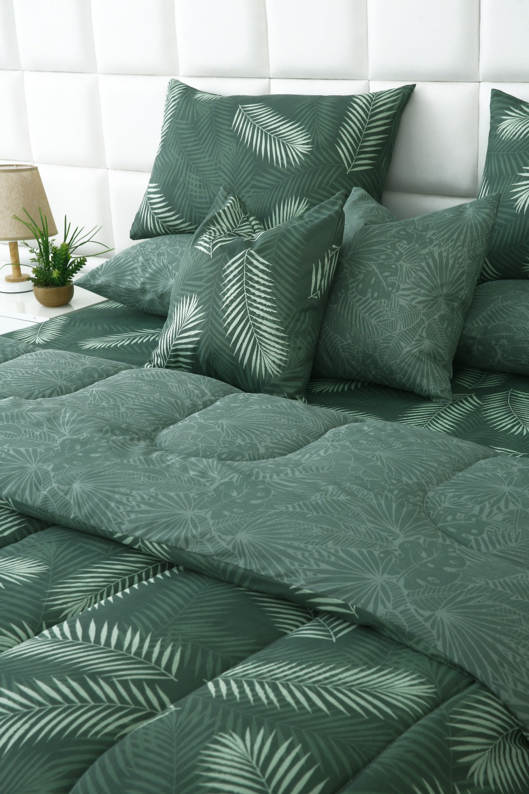 8 PCs Winter Comforter Set-Emerald Feathers Comforters Apricot