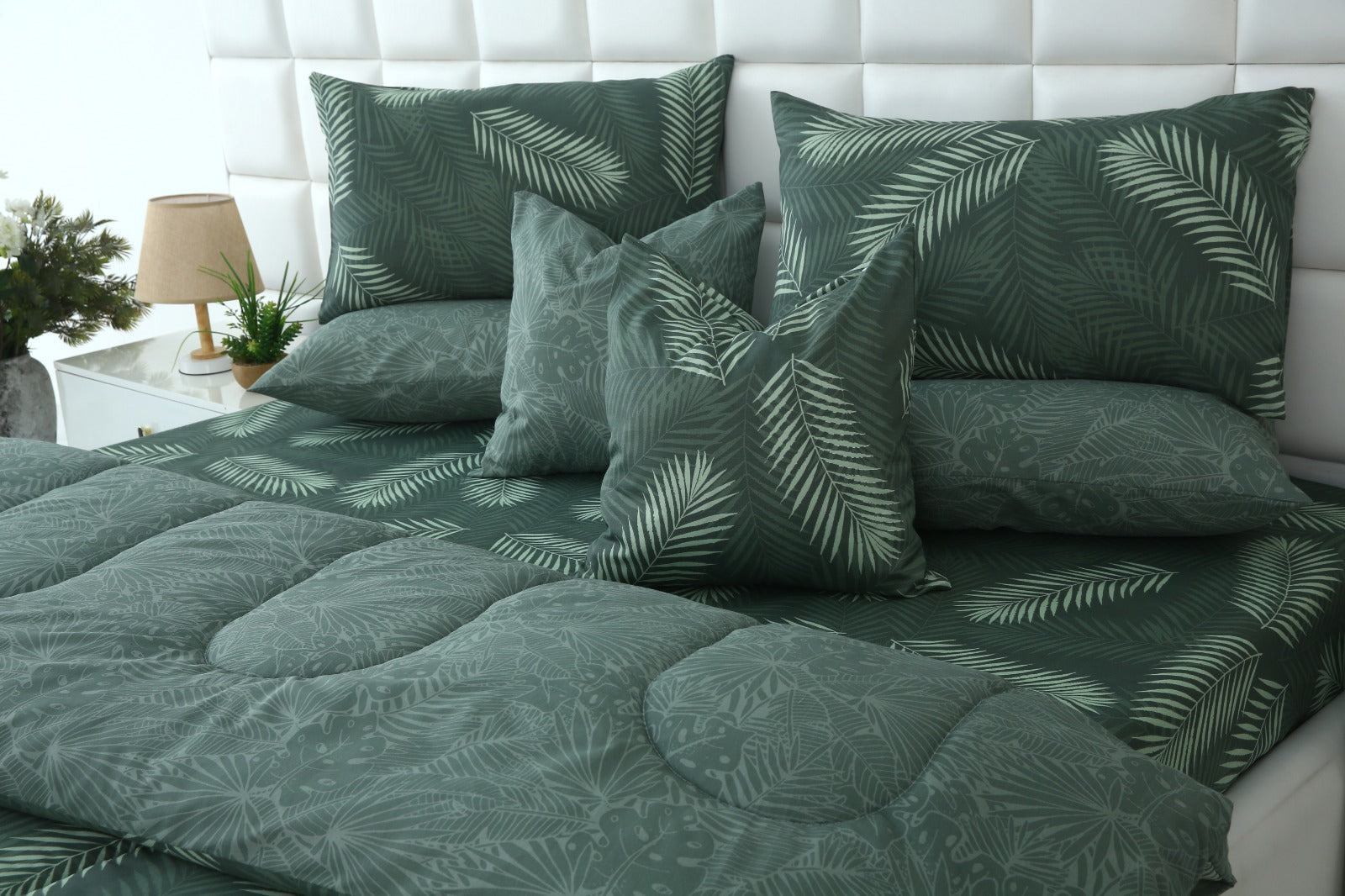 8 PCs Winter Comforter Set-Emerald Feathers Comforters Apricot