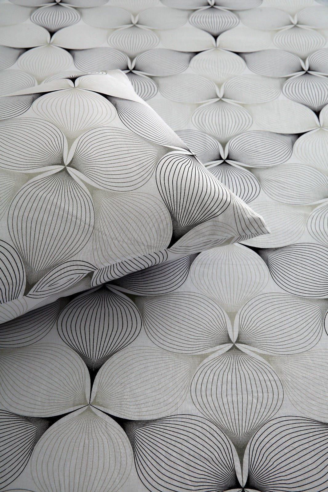 8 PCs Winter Comforter Set-Pitch Grey Comforters Apricot